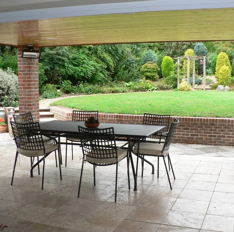 outside dining.jpg