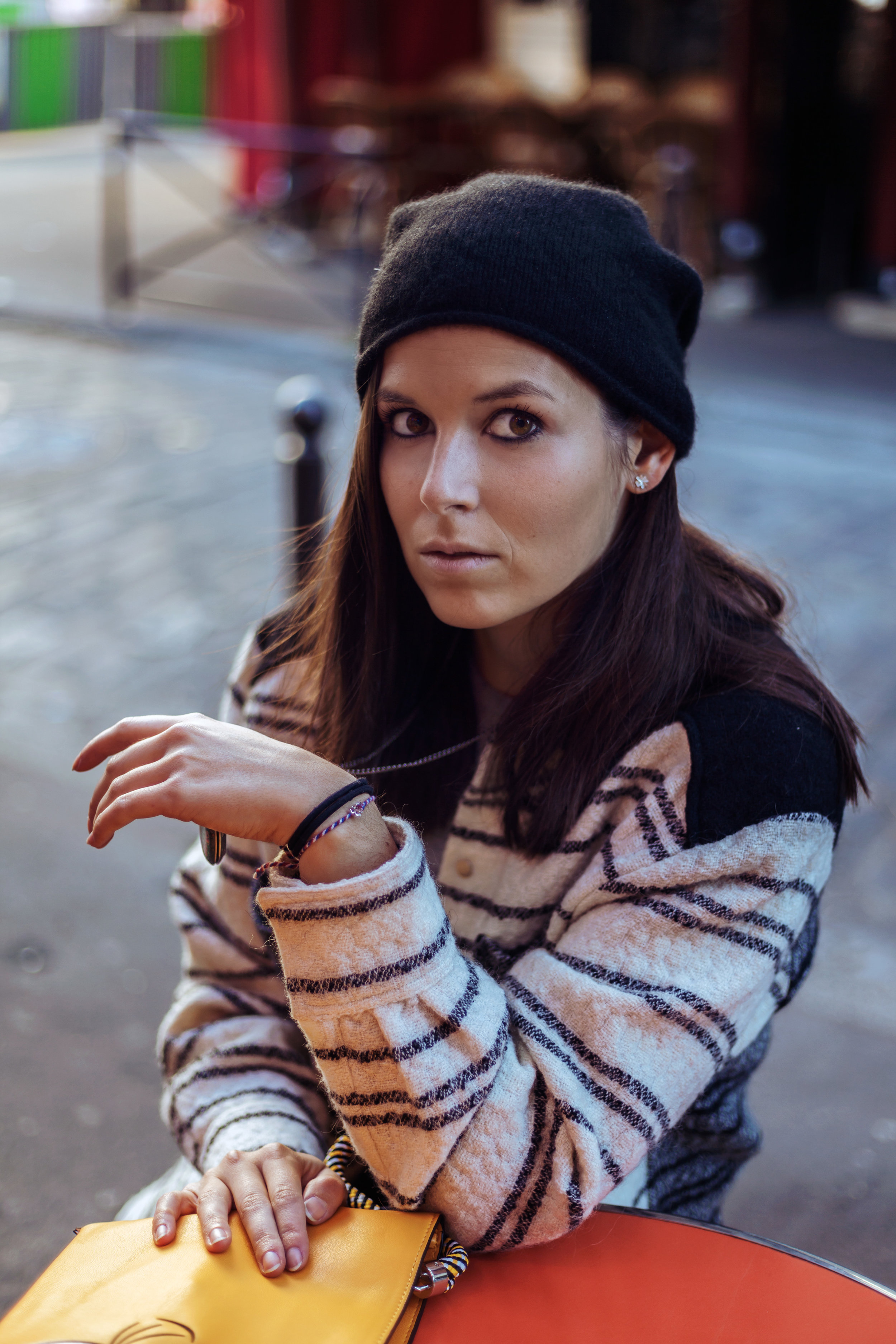 90s fashion ripped jeans