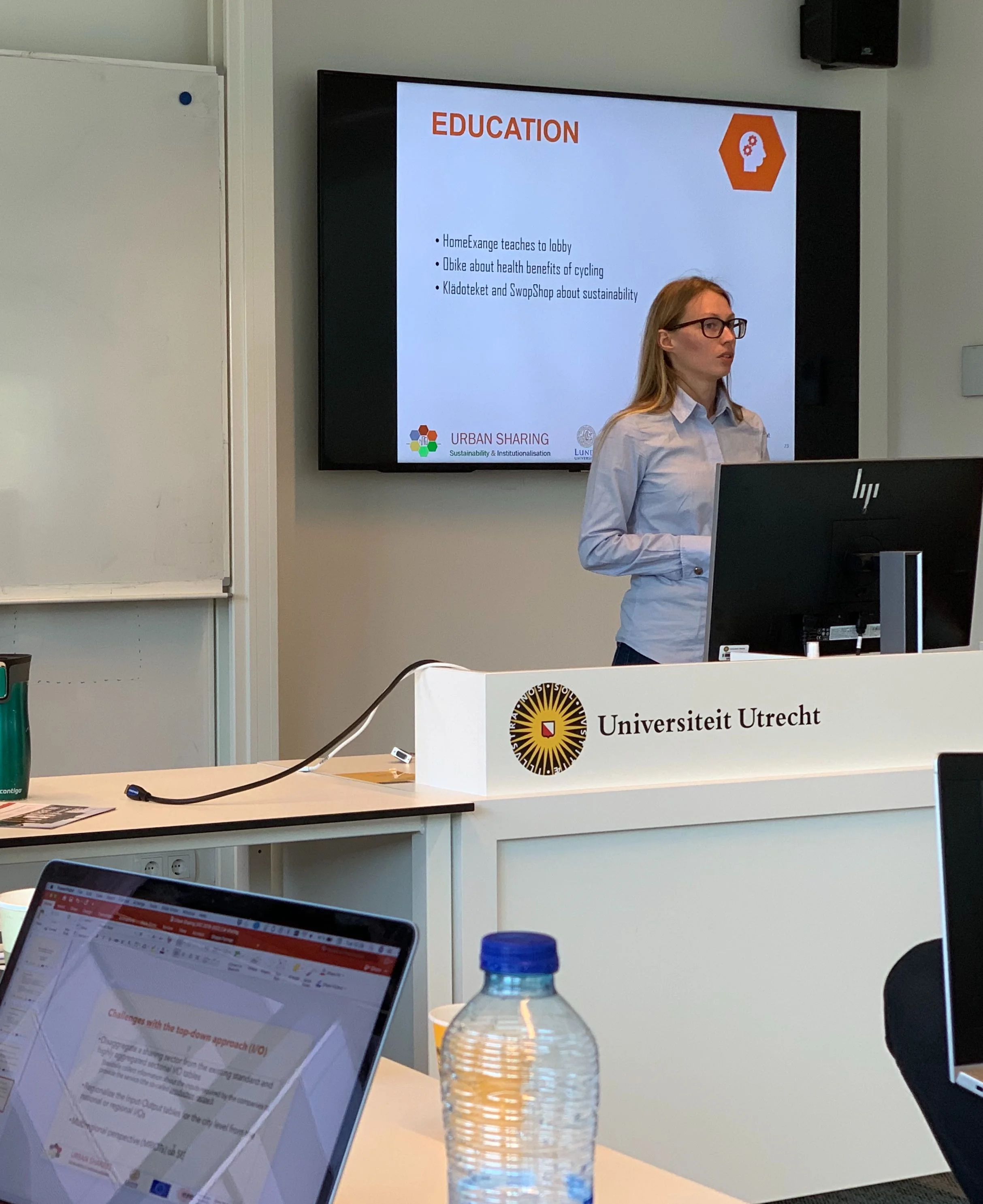 Lucie Zvolska is giving a presentation on institutionalisation of sharing at Utrecht University.