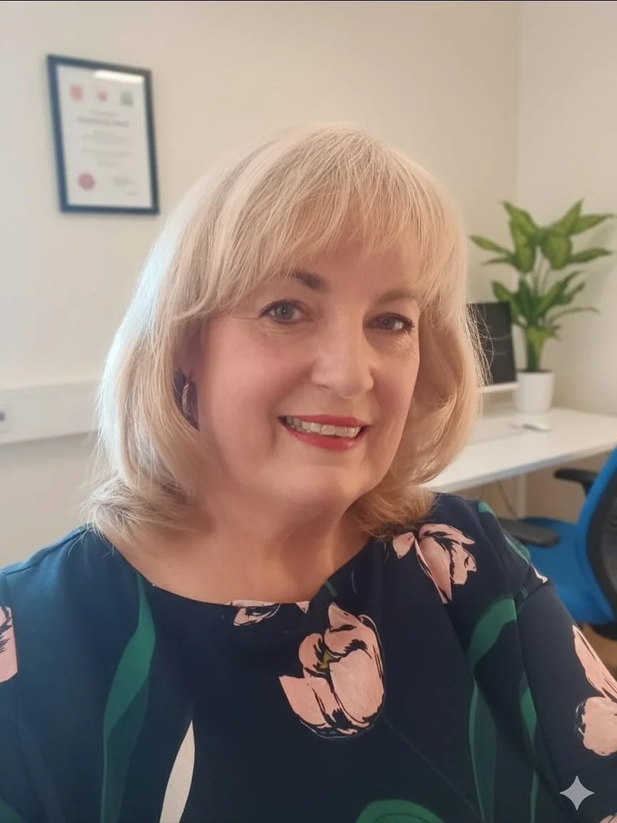 Let us introduce you to the newest member of our team ✨
We are delighted to welcome Lorraine to Skin Future to offer her expertise in Facial Reflexology and related services 🤗
From November Lorraine will be running a monthly clinic offering ; 
🌱