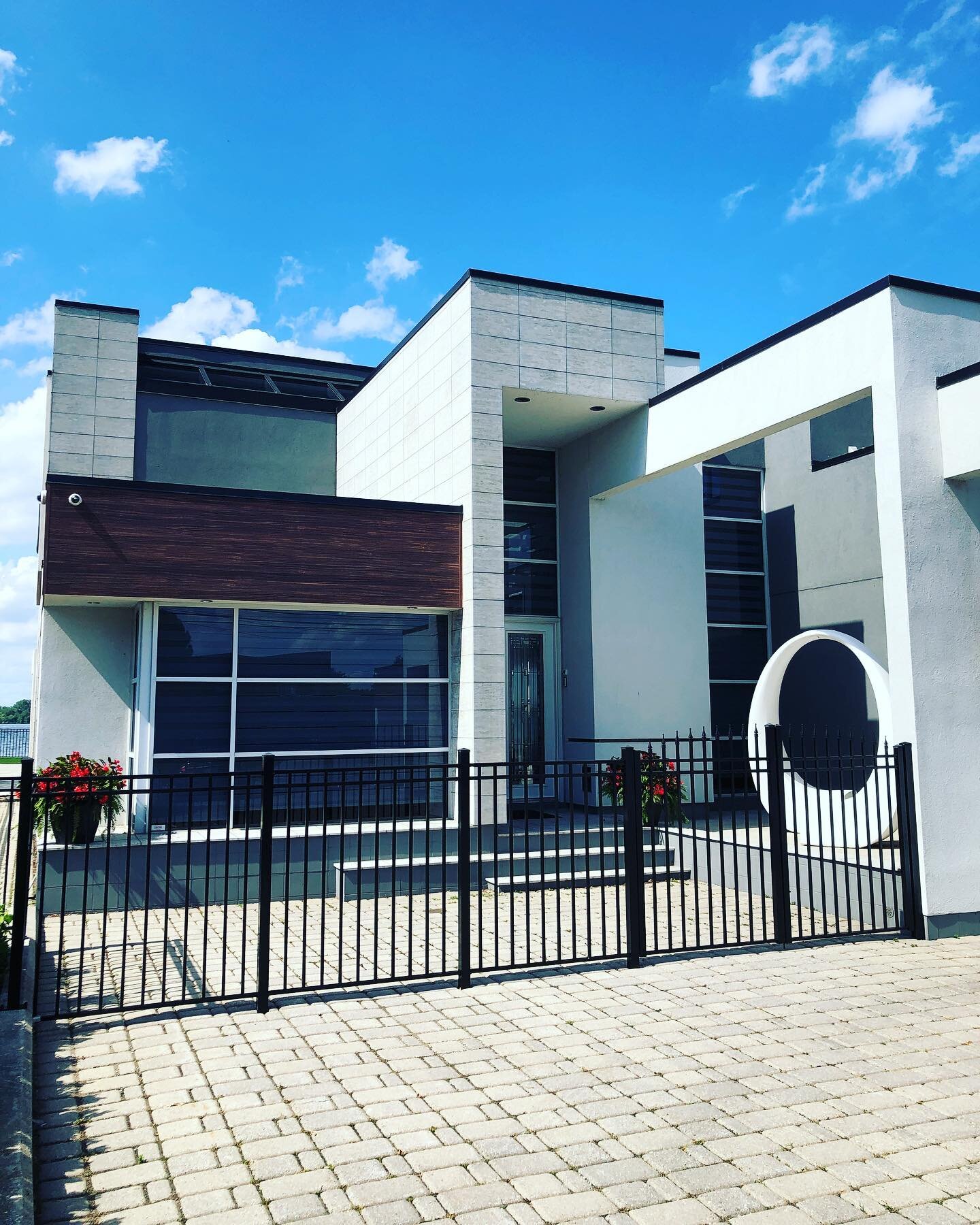 One of the houses our team worked on this week. All windows, glass railings and skylights.

&bull;
&bull;
&bull;
&bull;
&bull;
&bull;
&bull;
&bull;
#windowcleaning #windowcleaner #quality #service #windowcleaningwindsor #pressurewashing #windowwashin