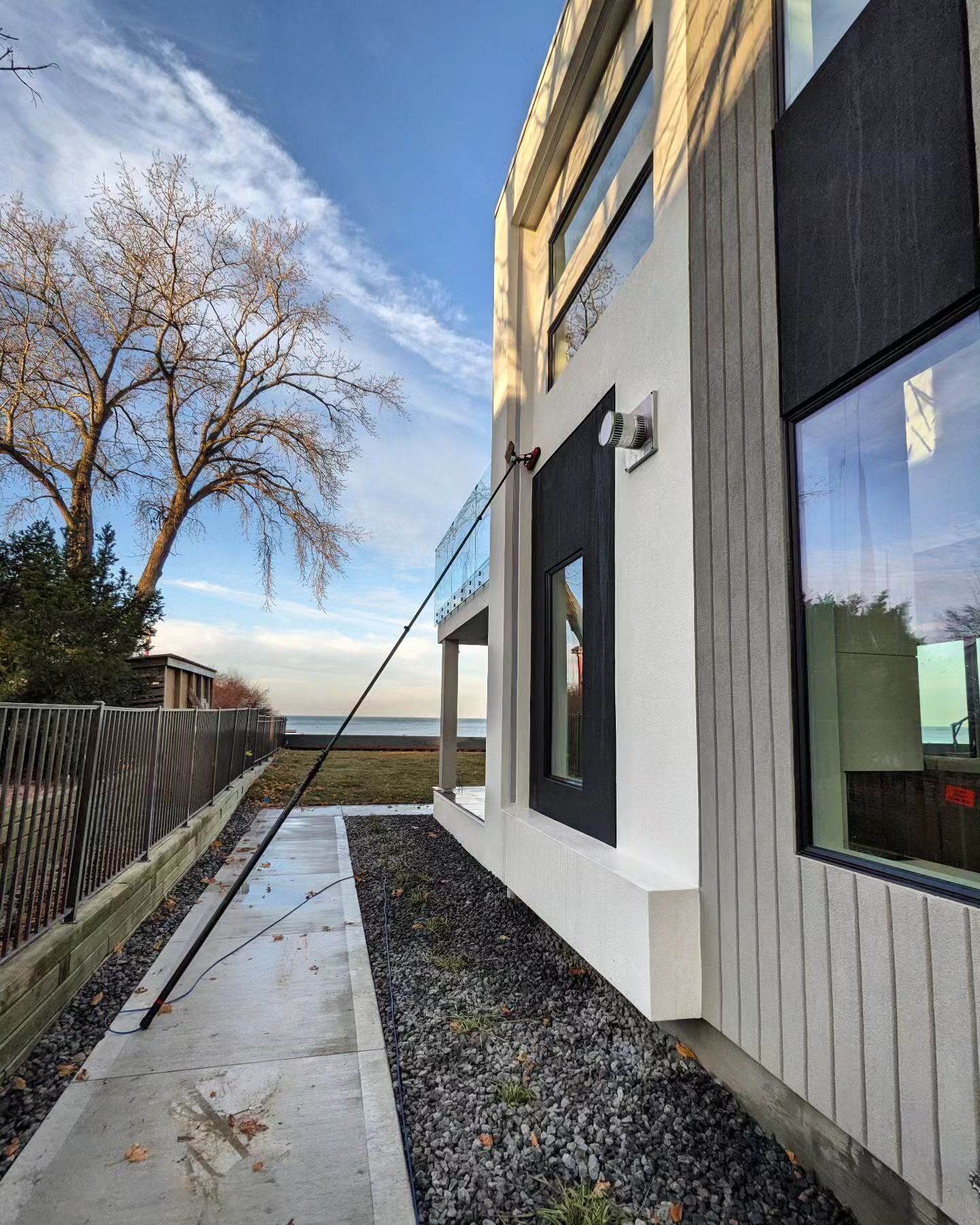 Lakeside views 🏖️

Finishing up our last few houses of the year.

#yqg #yqgbusiness #windsoressex #lakeshoreontario #belleriverontario #windsorontario