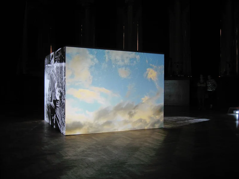 An 4 projector installation showed a continuous loop of 500+ images & video during Stockholm Fashion Week.