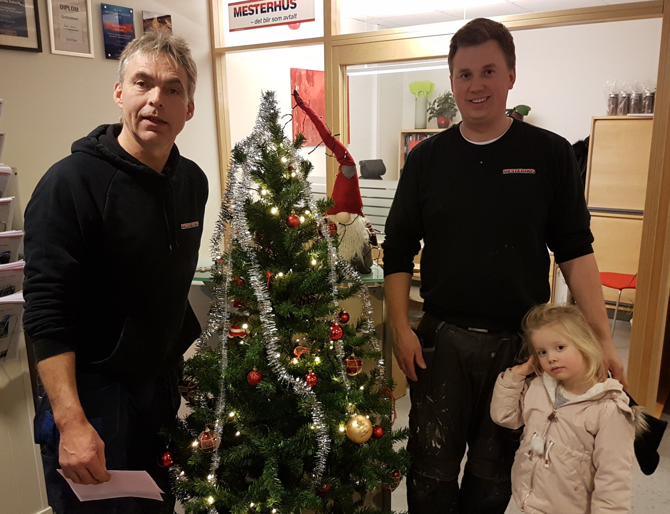 Willy Skogen og Jan Olav Aakre (saman med dottera til Aakre, Linnea.)