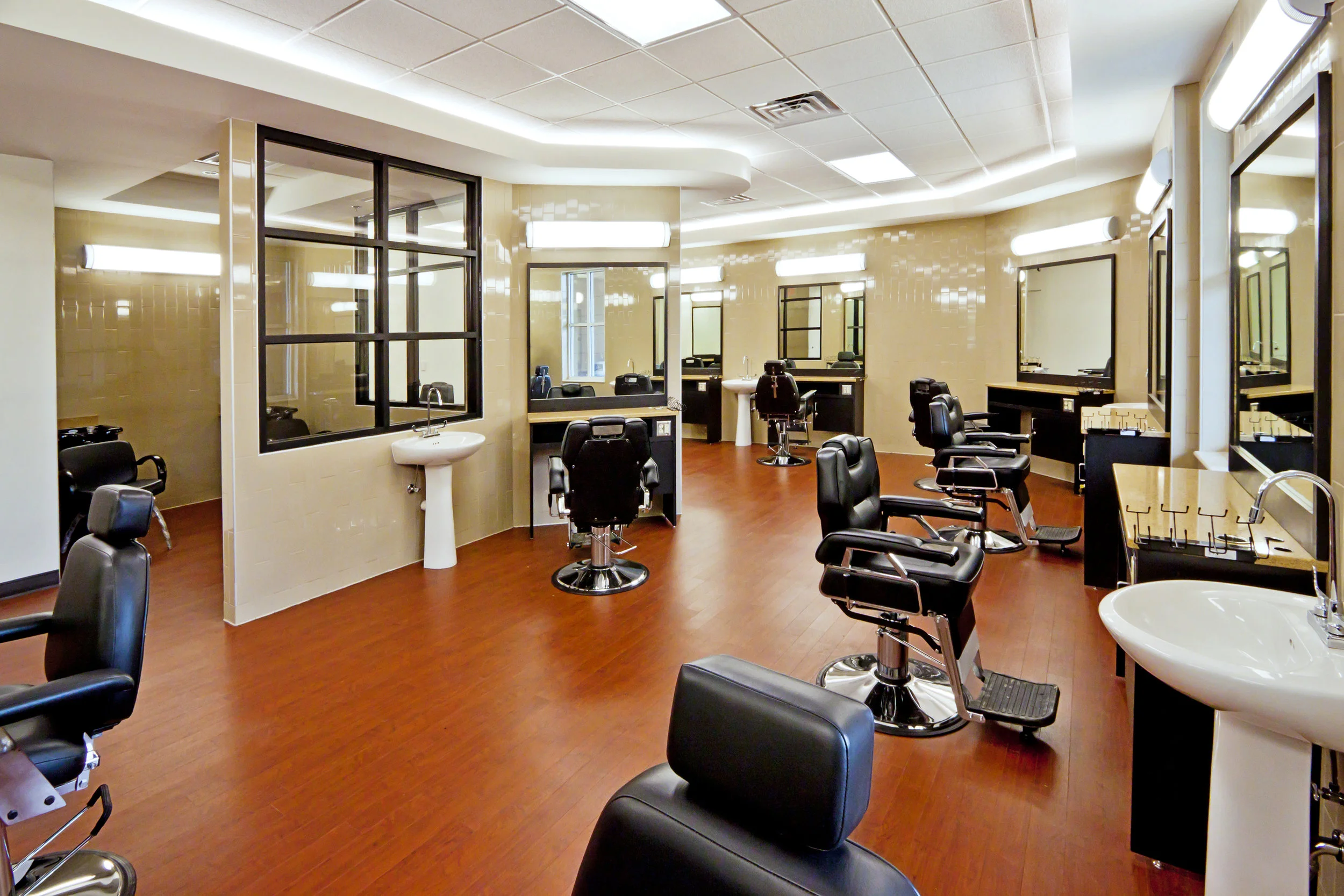 SAVANNAH TECHNICAL COLLEGE - COSMETOLOGY AND BARBERING, HINESVILLE