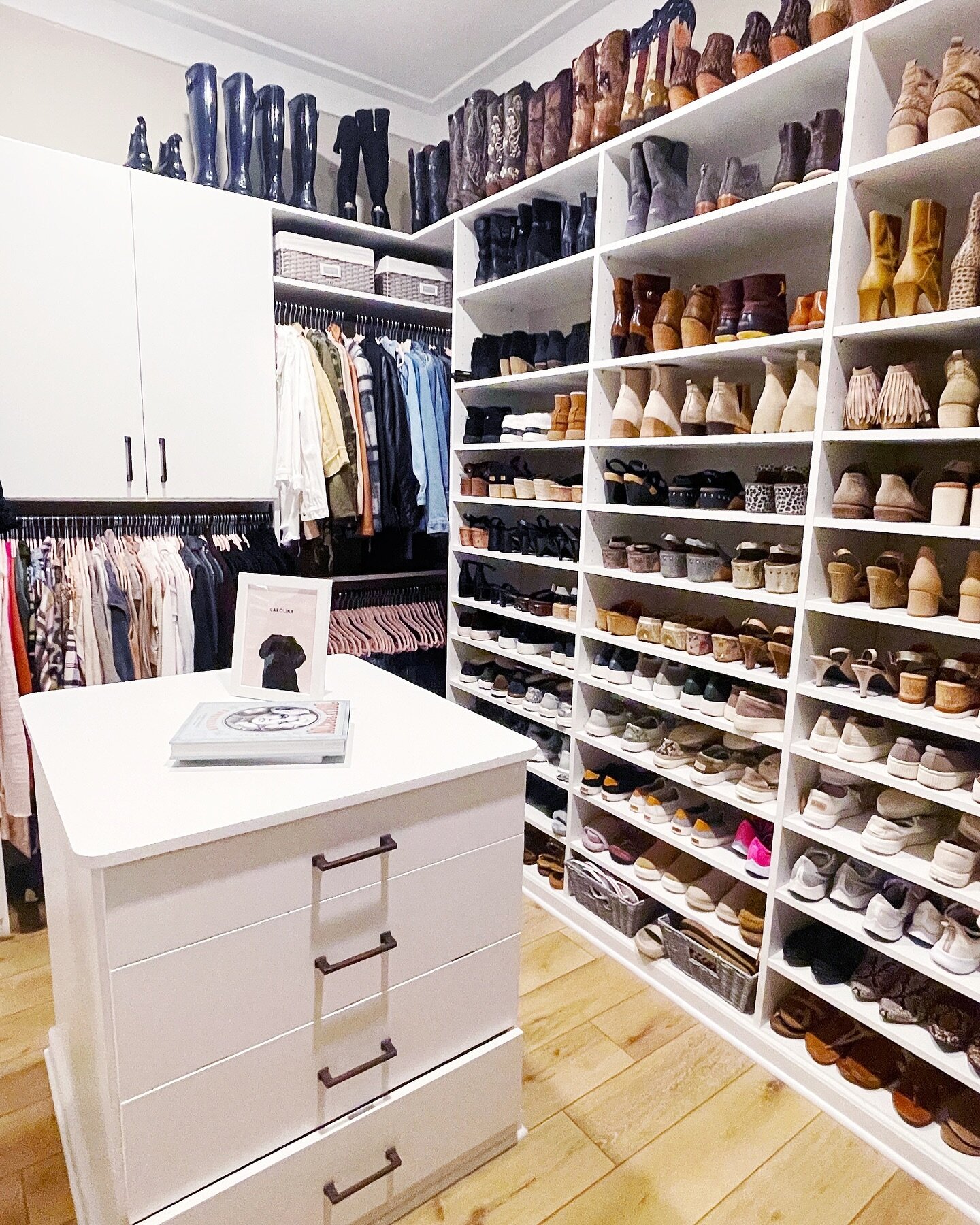 WEEKEND PLANS⁣
⁣
A little closet inspo to jumpstart that thought you&rsquo;ve had of organizing your closet. Here&rsquo;s your permission to just begin. ⁣
⁣
#organizedsimplicity #home #organization #professionalorganizers #atlanta #organizedhome #atl