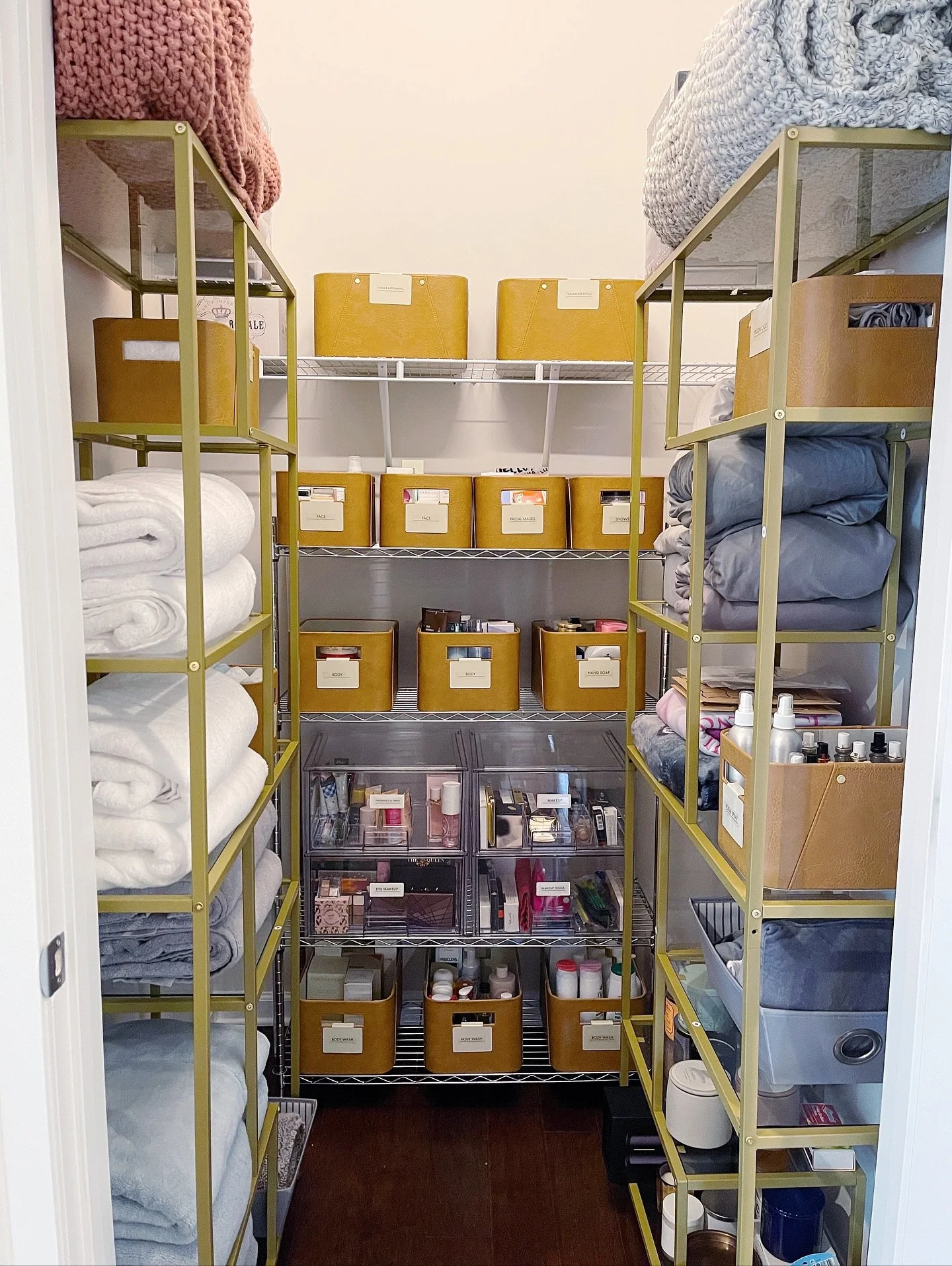 GETTING CREATIVE⁣
⁣
Lack of shelving an issue? Want a beauty &amp; cosmetics closet? Say no more, we&rsquo;re on it!