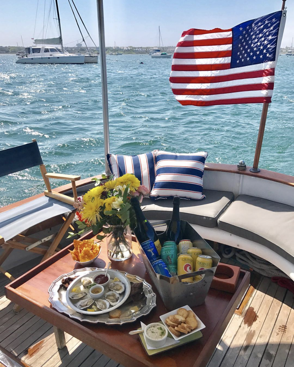  Happy  #MDW  from your favorite place! 🇺🇸 Check out our story for more behind the scenes footage of our sail with  @nantuckettugco  this morning! ✨🚤🌞  #Nantucket   #ACK  
