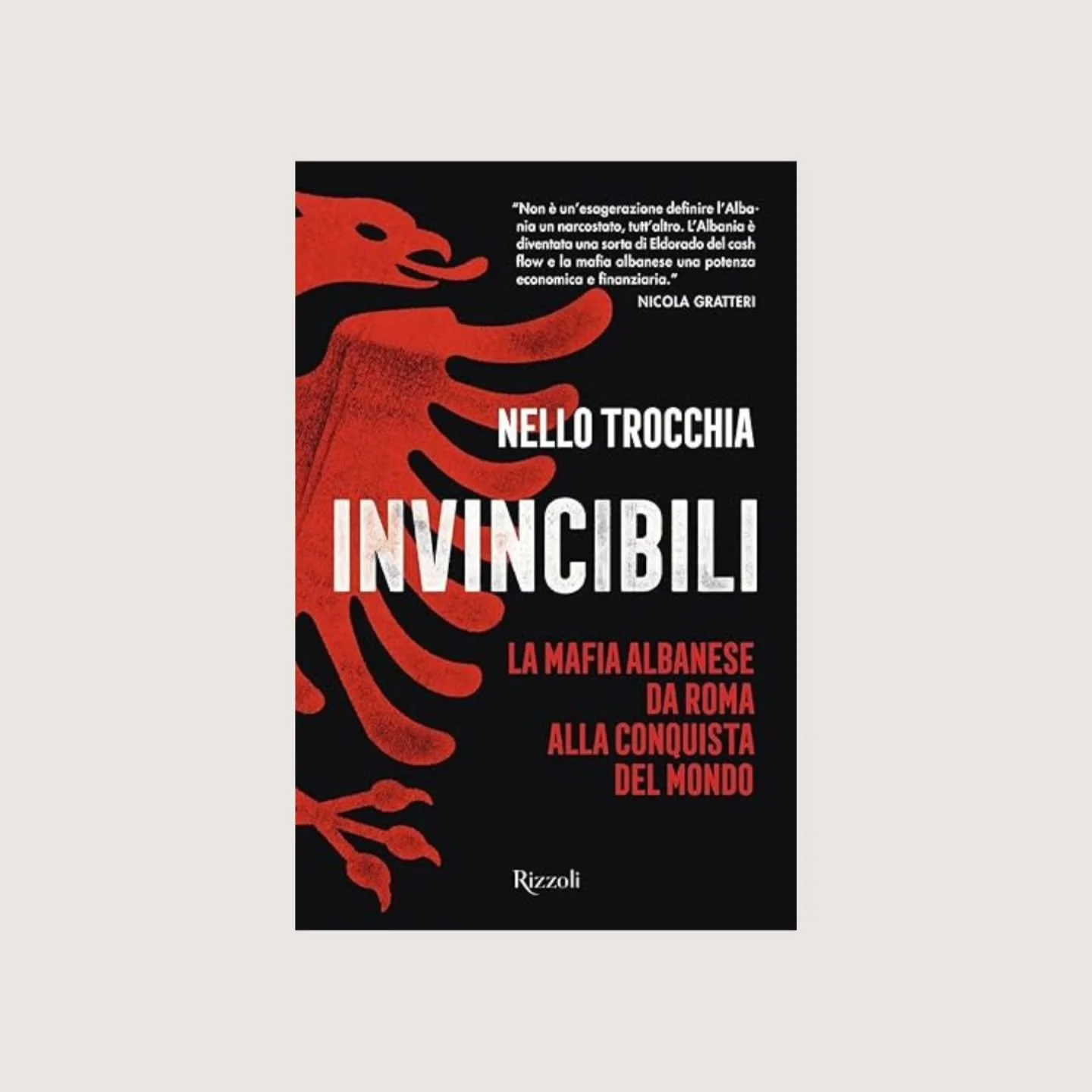 Tra gli albanesi che nei primi anni Novanta sbarcano in Italia con la nave Vlora ci sono i disperati ma c'&egrave; anche chi vuole imparare il mestiere dai migliori. &Egrave; con un patto con i clan italiani che comincia la carriera criminale degli a