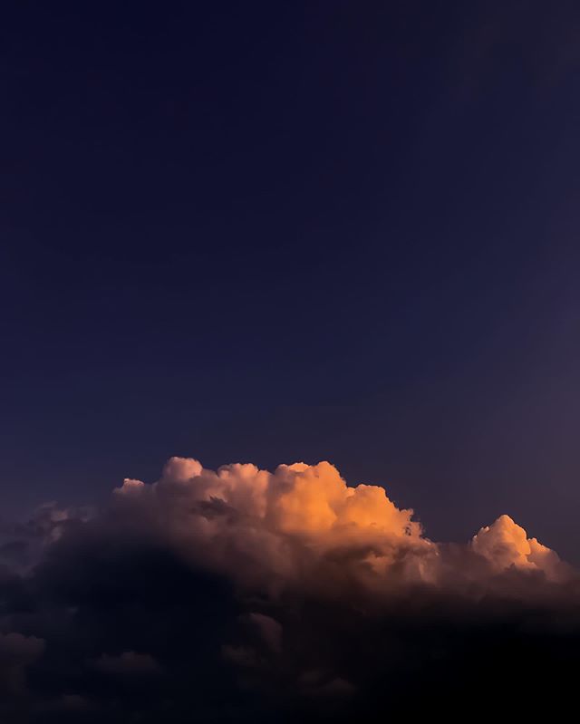 radiant crescendo ☁️ .
.
.
.
.
.
.
.
.
.
.
#NYC #Brooklyn #visualsoflife #cloudscape #skylovers #aesthetic #surrealism #love #psychedelic #colour #neverstopexploring #sunset #thinkverylittle #clouds #moody #artofvisuals #exploretocreate #visualsoflif