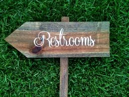 Vintage Signs To Give Your Outdoor Wedding A Personal Touch! 