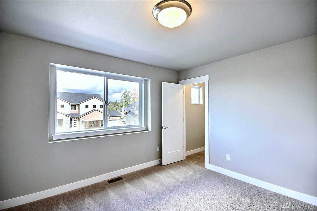 8402 Bedroom3.jpg