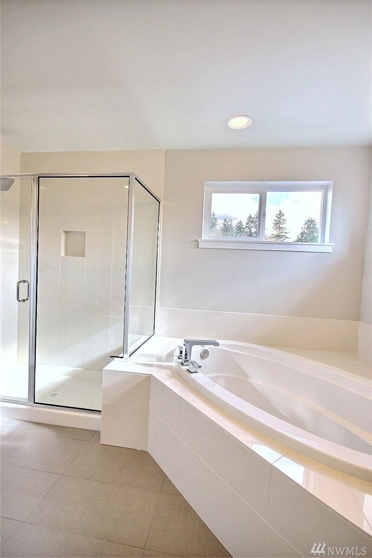 8402 Master Bath-Shower.jpg