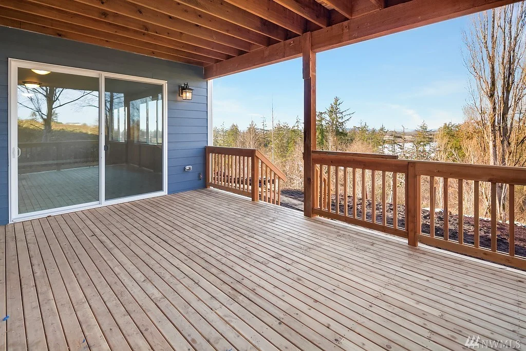 6012 Covered Patio.jpg