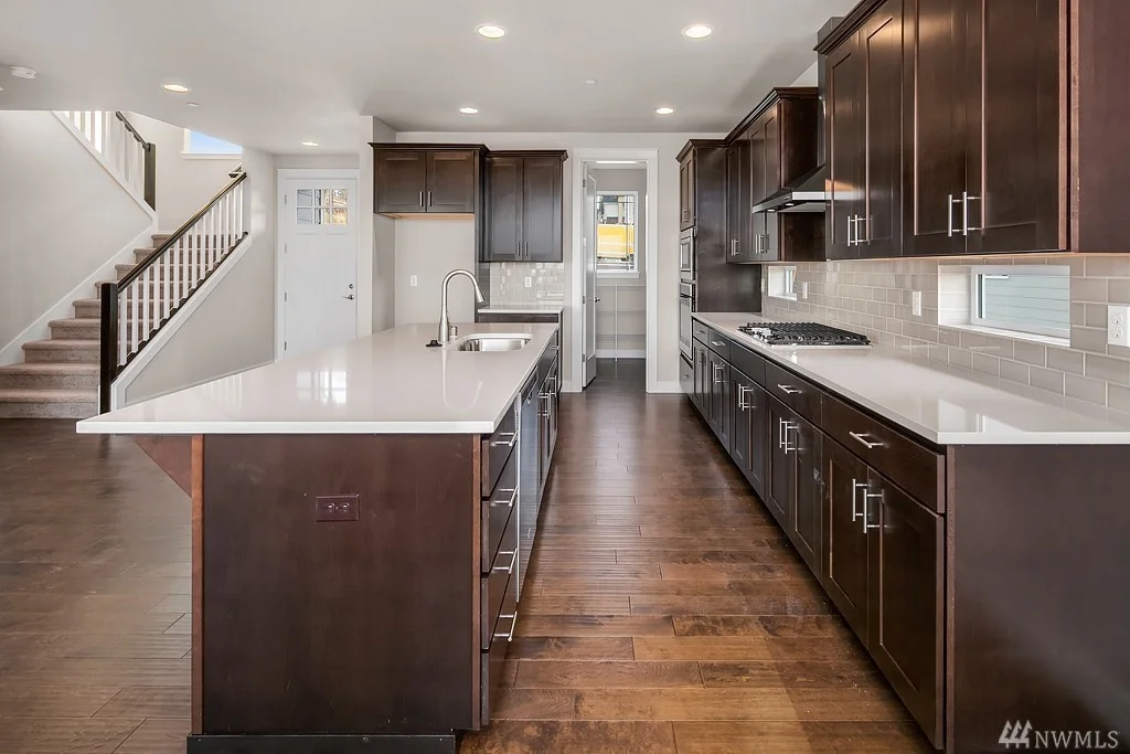 6012 Kitchen3.jpg