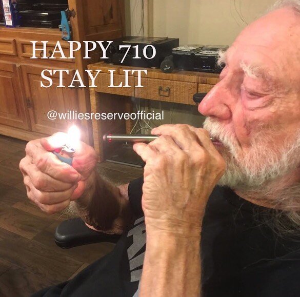 STAY LIT from our CTO to all y&rsquo;all! 
#ChiefTastingOfficer #WilliesReserve 
@willienelsonofficial #willienelson