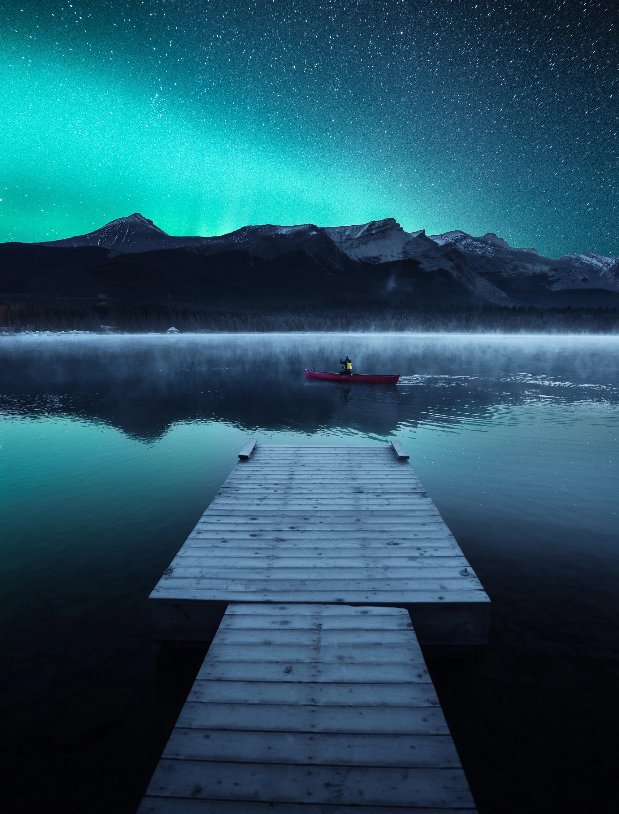 CanoeNorthenLights-web.jpg