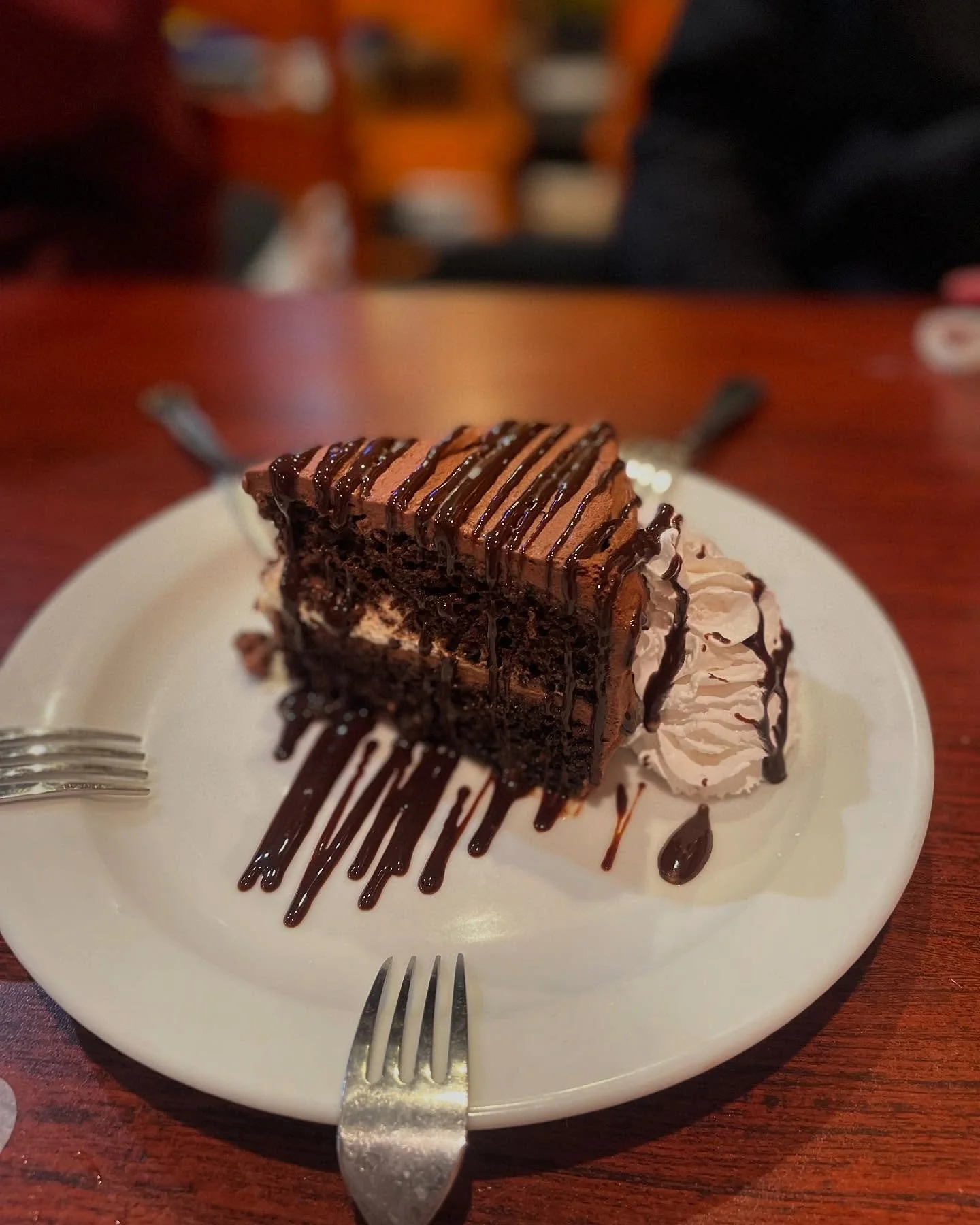 If you’re a fan of Tia Lulu’s chocolate cake, drop a β€οΈ! Did you know you can pre-order one for your next special event? Let us make your celebration even sweeter! πβ¨