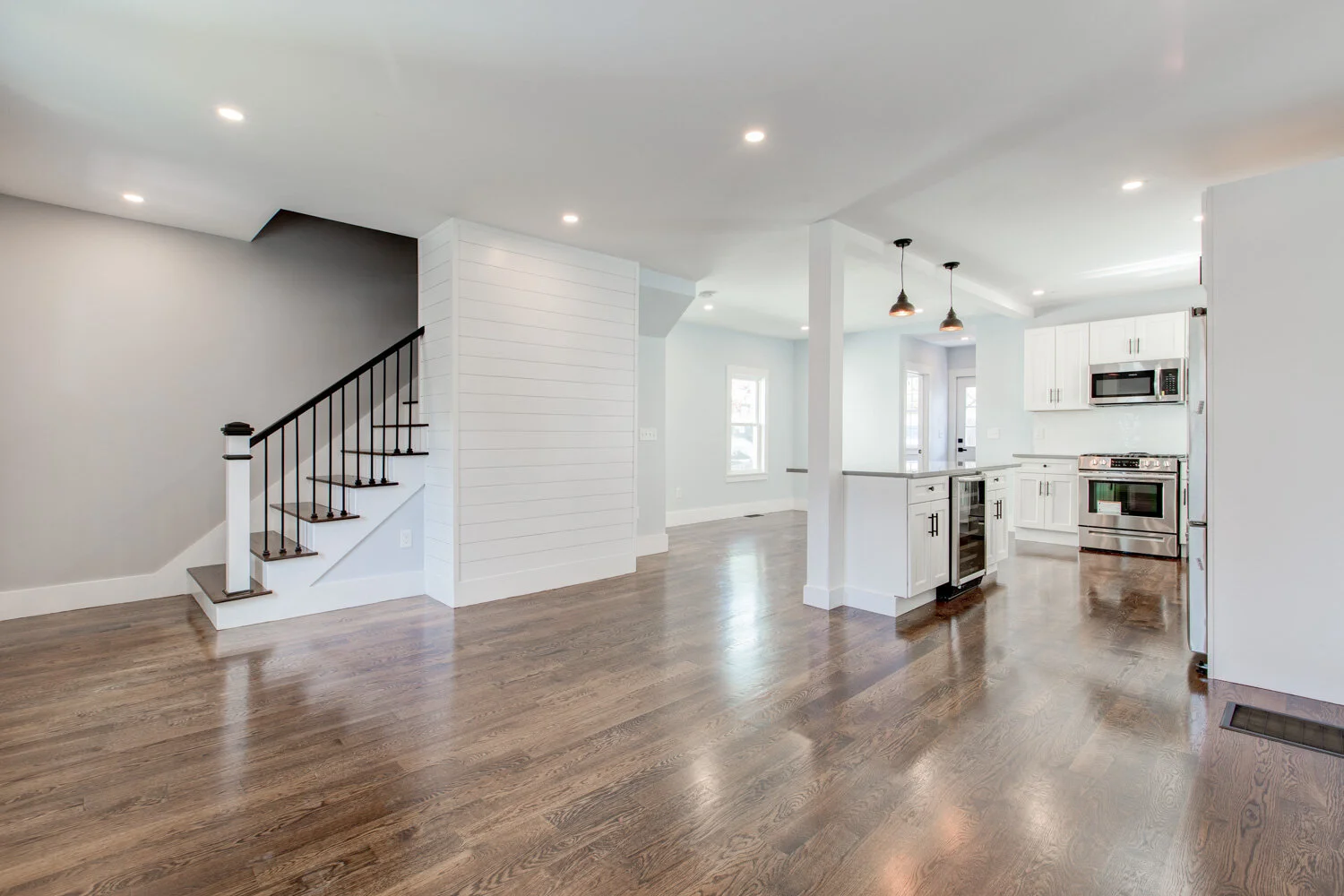 18 Harding Ter, Dedham, MA 02026