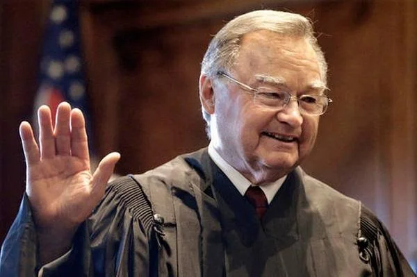 Judge Karmeier Sworn-In as New Illinois Chief Justice