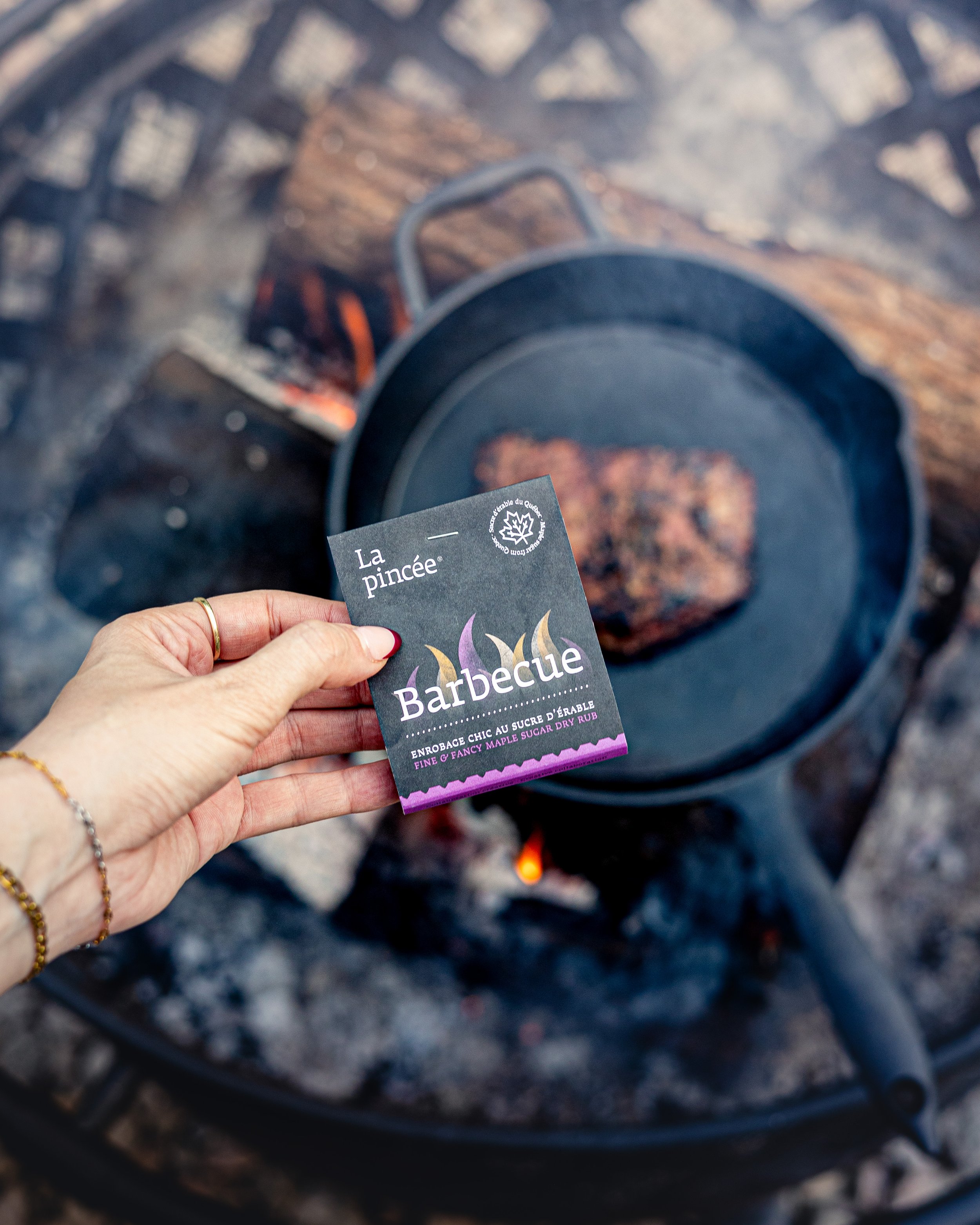 MÉLANGE D'ÉPICES BBQ À L'ÉRABLE LA PINCÉE EN COLLABORATION AVEC NOS CABANES