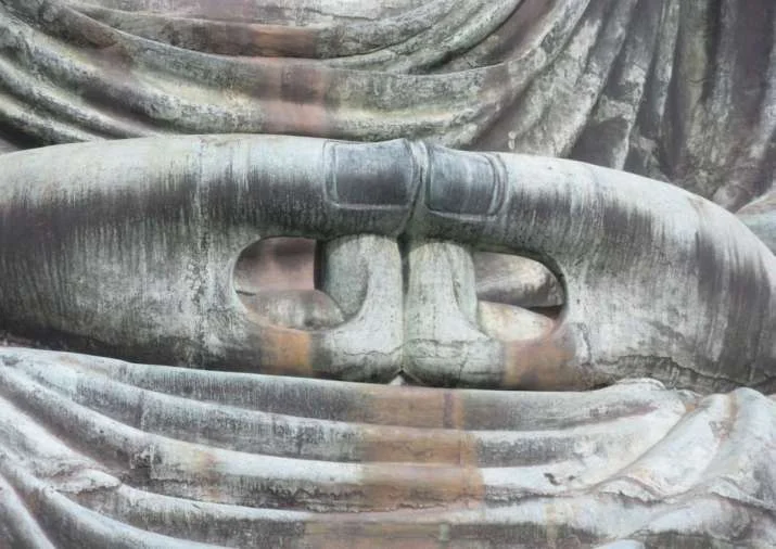 Mida no join , a variation of the dhyana mudra , meditation hand gesture of the Great Buddha at Kamakura. Photo by Meher McArthur. All rights reserved. From Meher McArthur, “ Stillness and Strength ,” Buddhist Door , October 2, 2017. Permission pending.