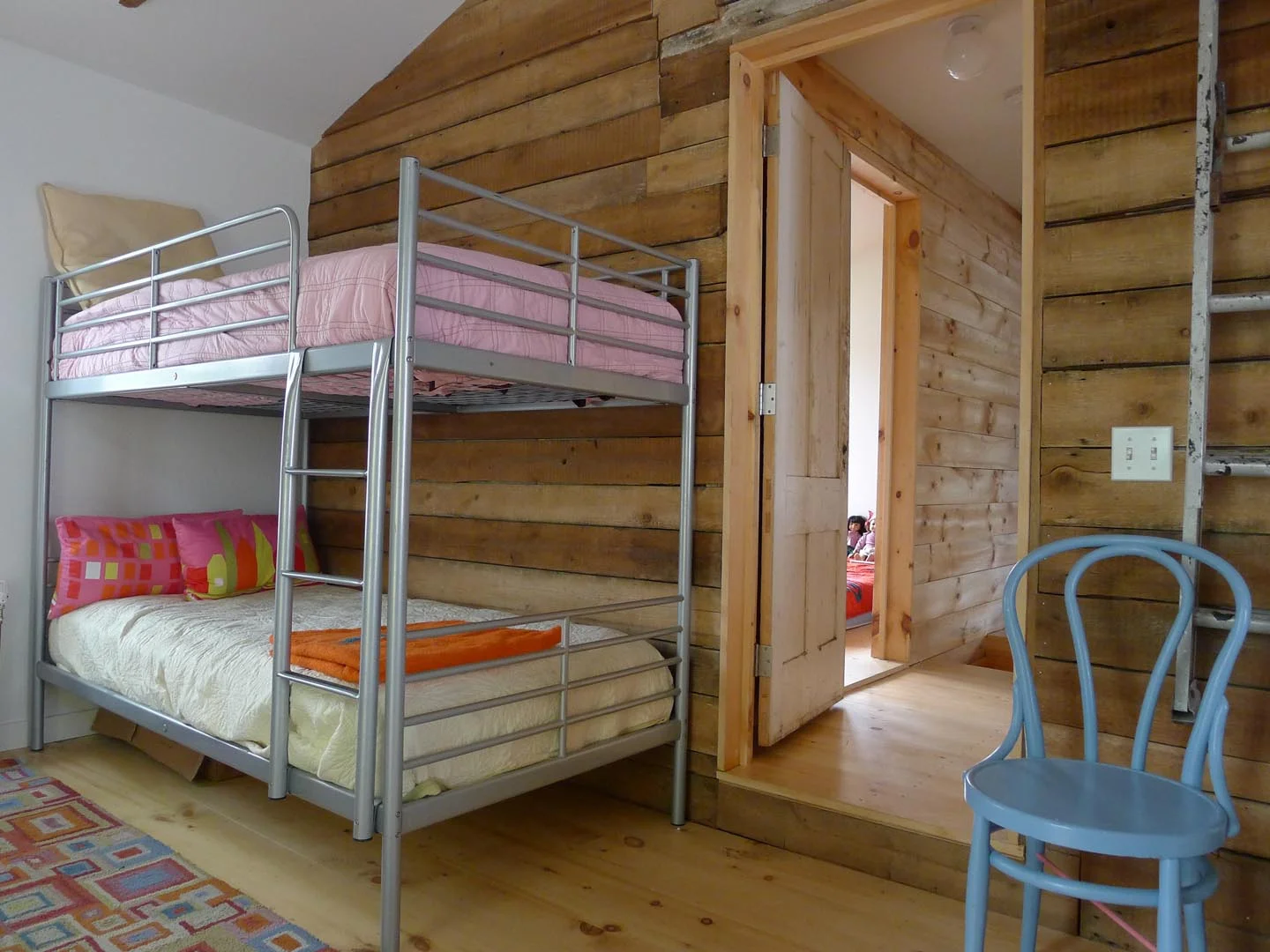 13-bedroom-rear-01.JPG