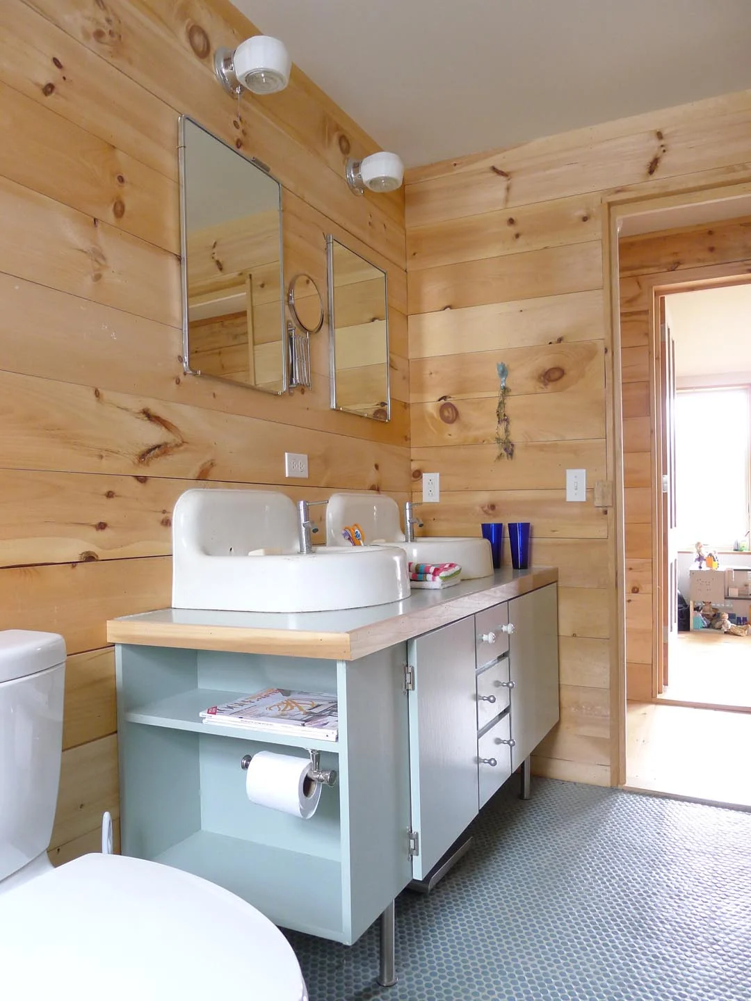 14-bathroom-01.JPG