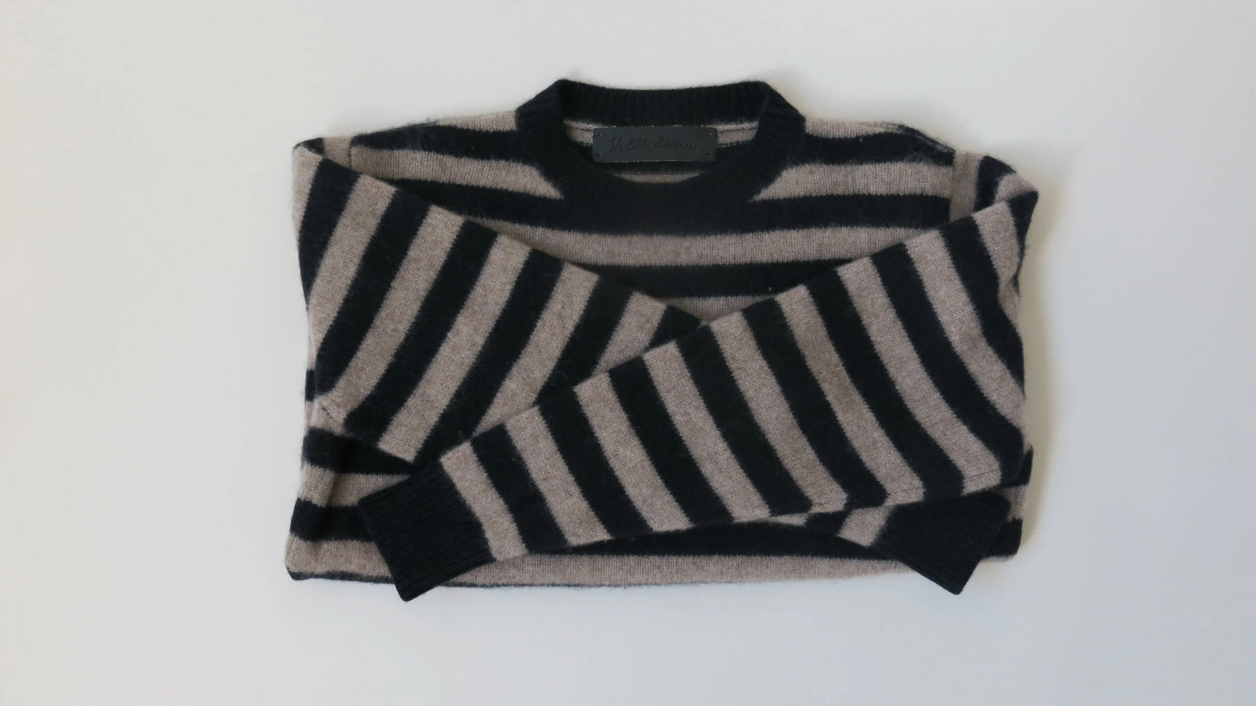  The Elder Statesman is a mastermind of Cashmere goodies. Everything in his West Hollywood store is to die for, and I was lucky enough to find this gem wrapped up for me under the tree. It's an investment piece, but will offer up years of super…