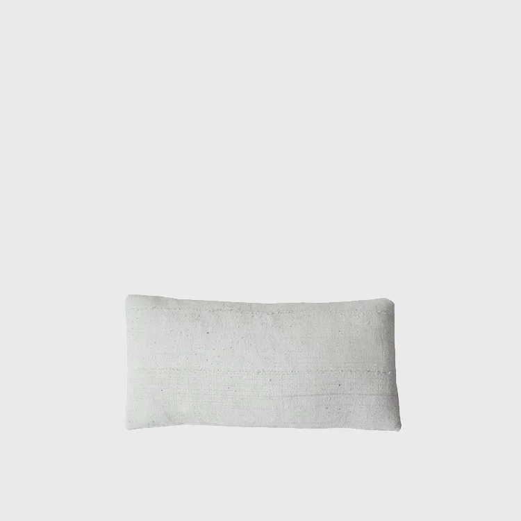 :products:repeatworld:pillows:natural:mudcloth:22x10:1.jpg
