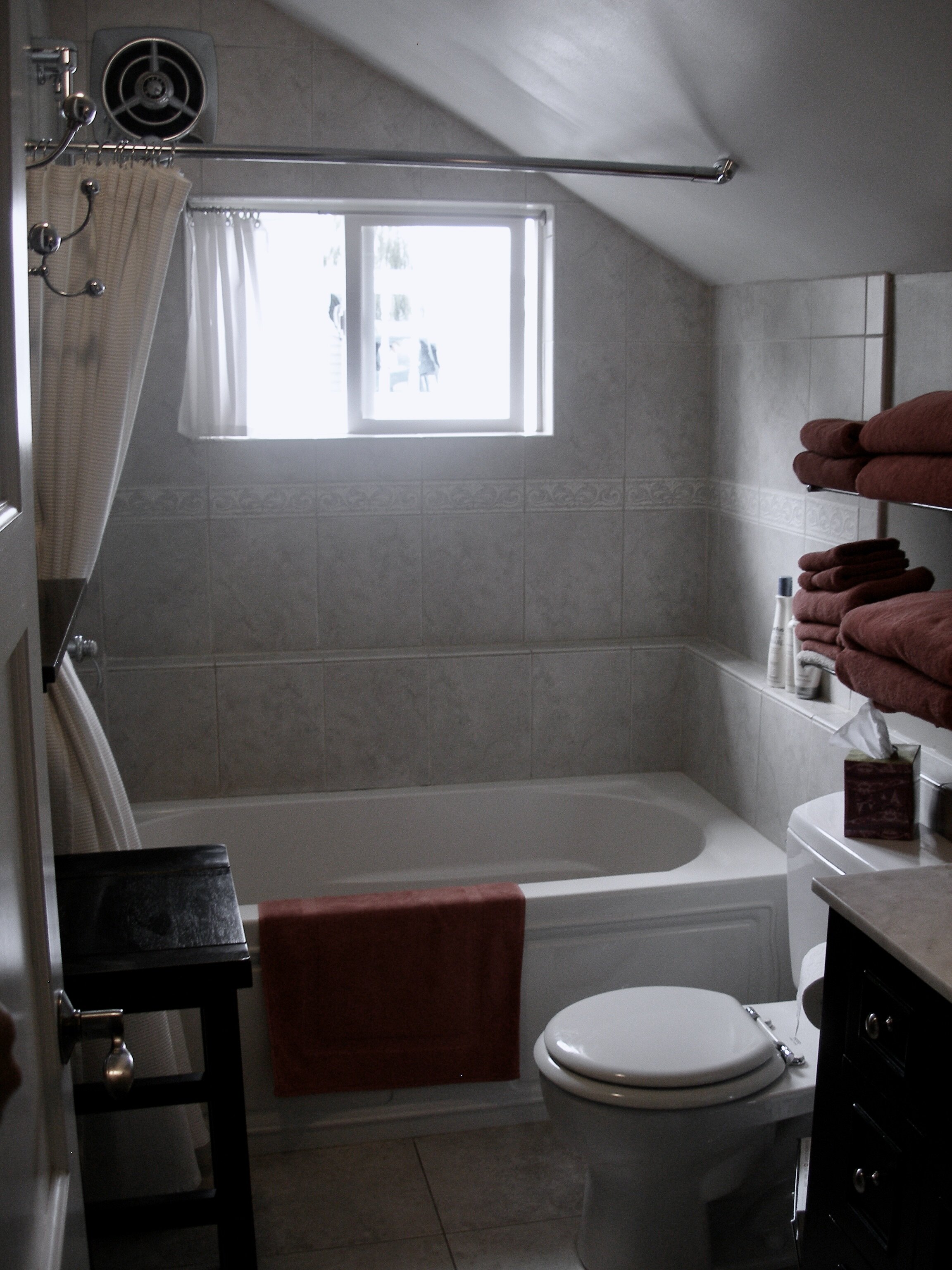 Craftsman 1925 Nook Bathroom 2