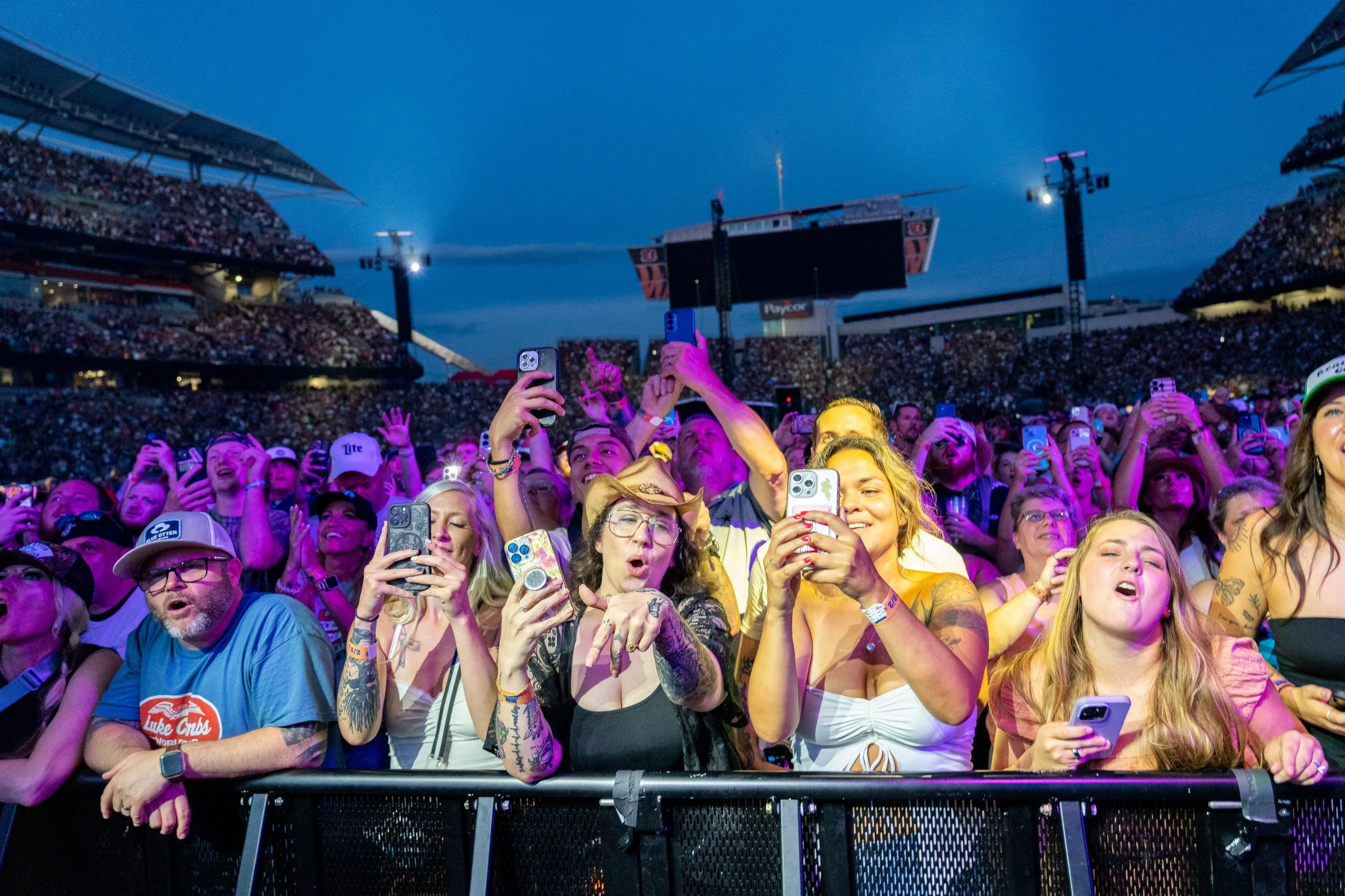 Fans Luke Combs Paycor 080224 Valle-03305.jpg