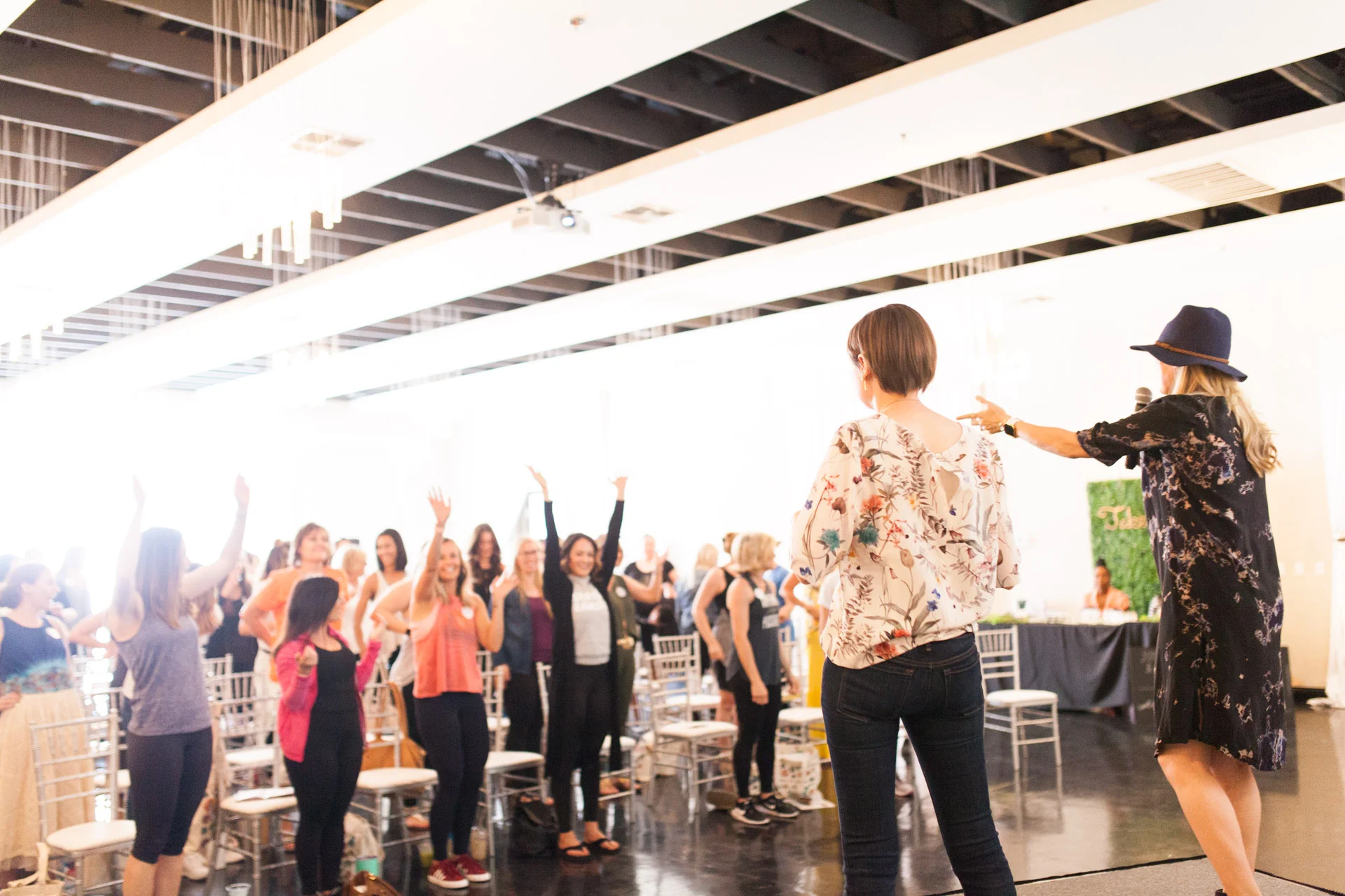 Heather Young and Jennifer Klotz, sisters and co-founders of SHE Changes Everything, greeted everyone and officially opened SHE Day: Phoenix with the inspiration behind small changes that make big differences! PHOTO: @ERICAMCNICOLPHOTOGRAPHY