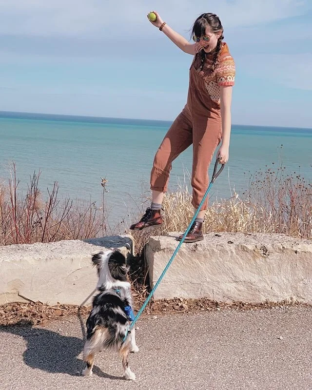 Wisconsin you tease. Giving us 60 degrees in March... We soaked up each moment of it by having a picnic at the lake. I was able to play with the sweetest pup and wear my Soldotna 😊 What have you all been up to? Has the weather been treating you just