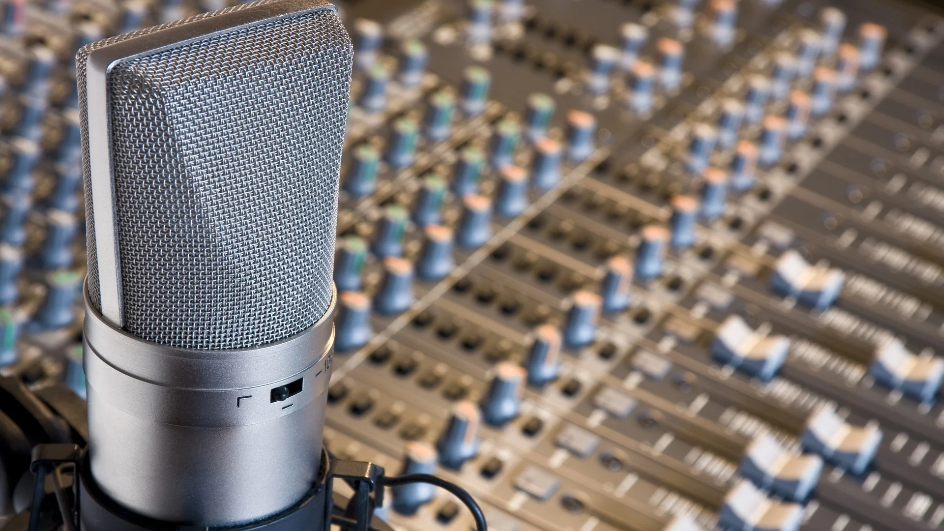 artistic-recording-studio-659941.jpg