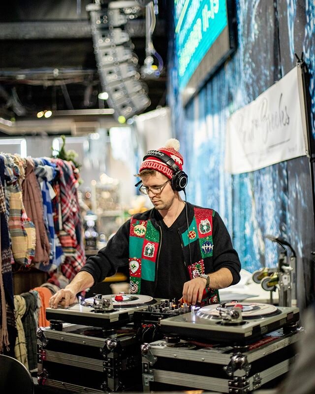 Some holiday highlights from the past two Sundays @denverbazaar in RiNo from photog phenom @morganchapmanmedia 📷 🛍🥂 We have one more Holiday Bazaar this Sunday (12/22) and it will mark the third annual Ugly Sweater Party, so dress festive!🎄🤓