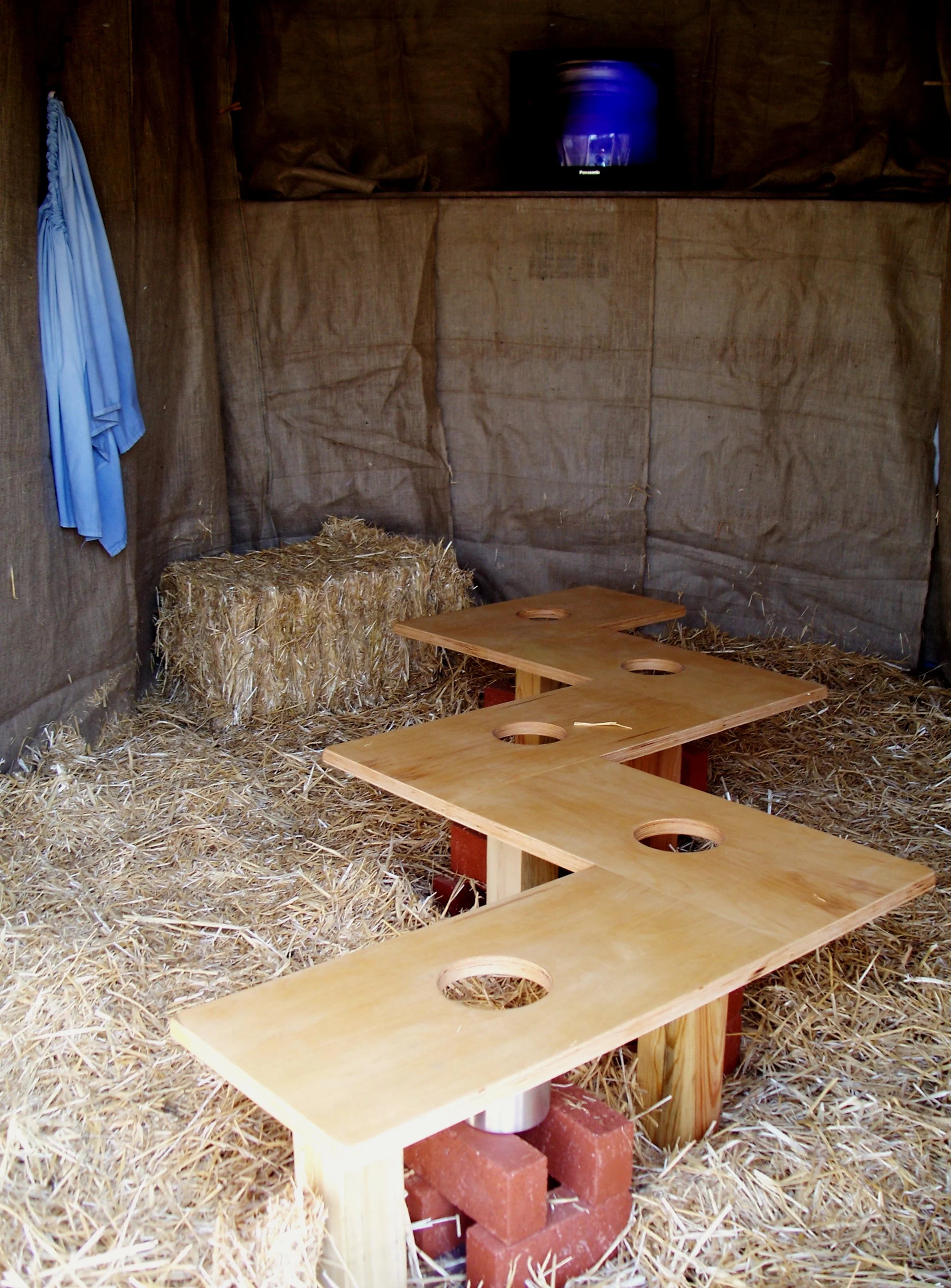 A/V Steam, installation with herbal steam, bench, hay, projection, soundtrack,2012