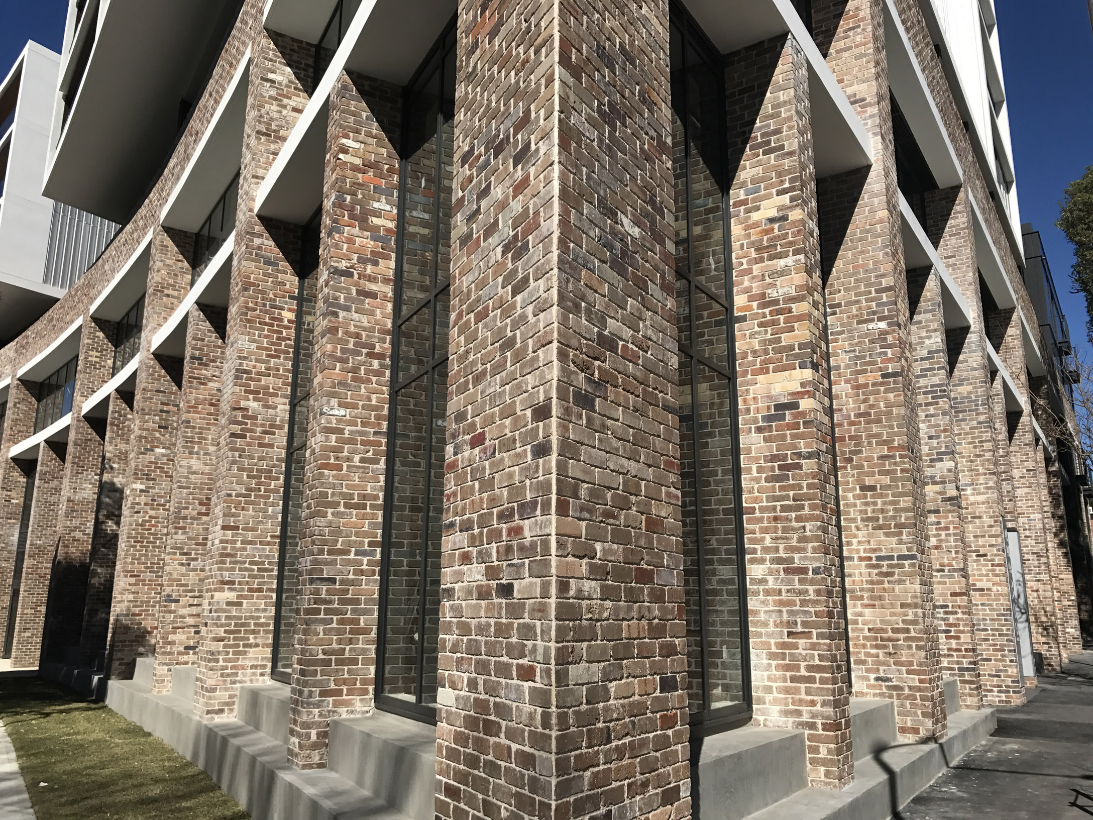 Parc Mezzo Wentworth Park Road Glebe, 12 15 58 pm.jpg