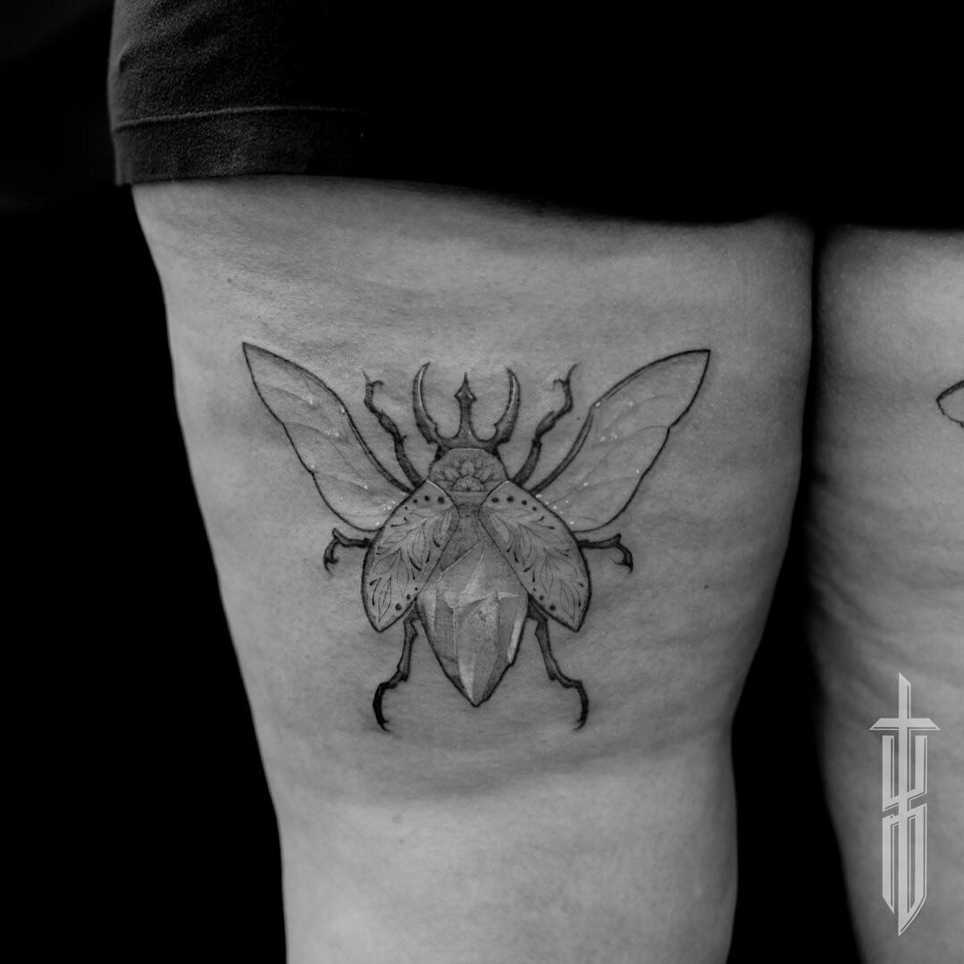 Crystal beetle 🪲 Thank you. 

#tattoo #blackandgreytattoo #beetle #crystalart #winnipegtattoos #winnipegtattooartist