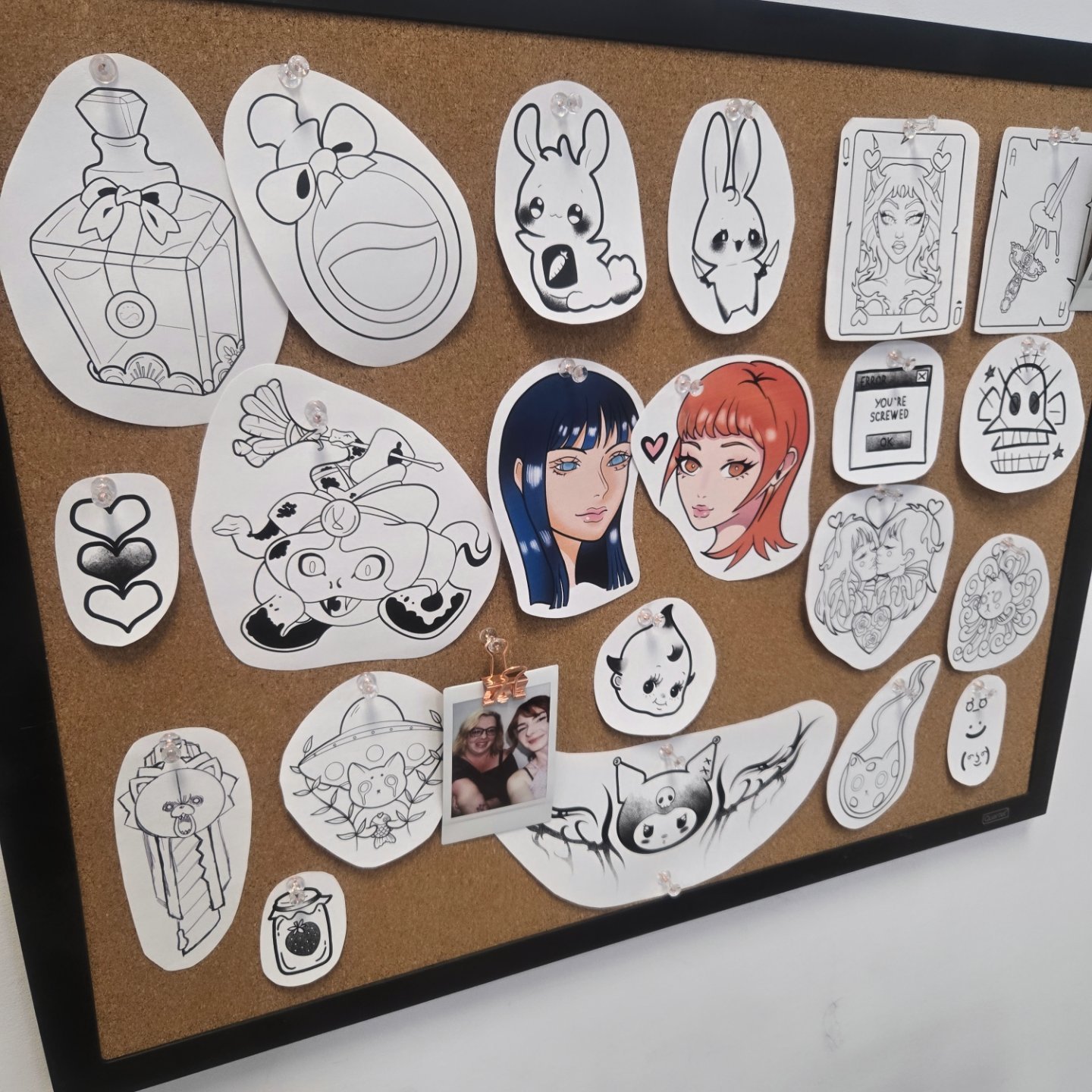 A flashbourd post for the feed 🌀
Side note, if you want a Polaroid pic for the bourd lmk 🥰 I wanna remember every moment.
.
.
.
.
.
.
#tattoo #tattooartist #tattooapprentice #tattooflash #tattooflashsheet #anime #animeart #animetattoo #videogames #