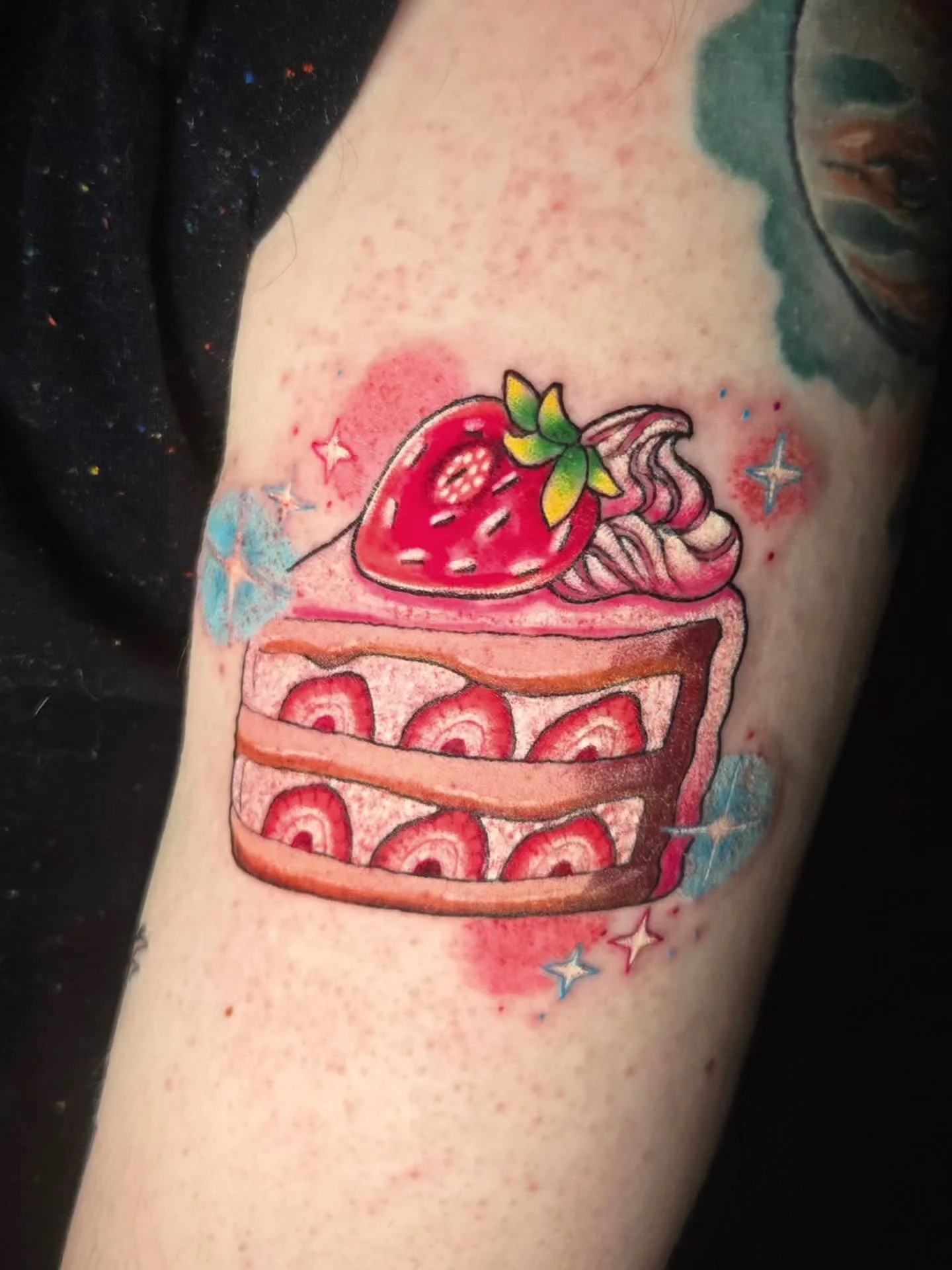 Super cute Strawberry Shortcake! 🍰
Give me more cute food pieces!!! 

#kawaiitattoo #caketattoo #tattoo #tattoos #winnipegtattooartist