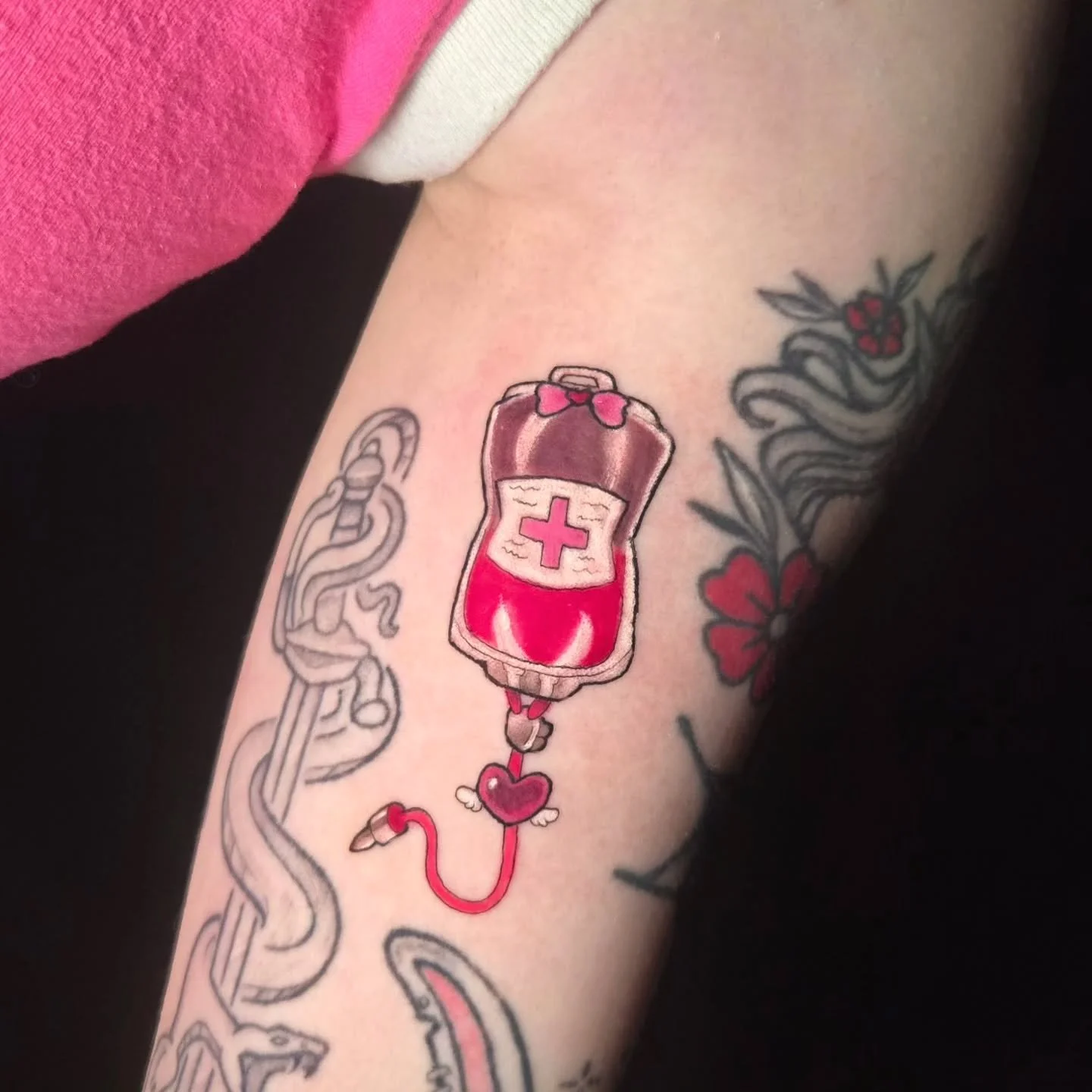🩸 Blood Bag gap filler for Amy ❤️

DM or fill the form in my bio to book!

Would love to knock a few pieces from my flash sheets this summer!

#tattoo #cutetattoo #kawaiitattoo #canadiantattooartist #winnipegtattooartist