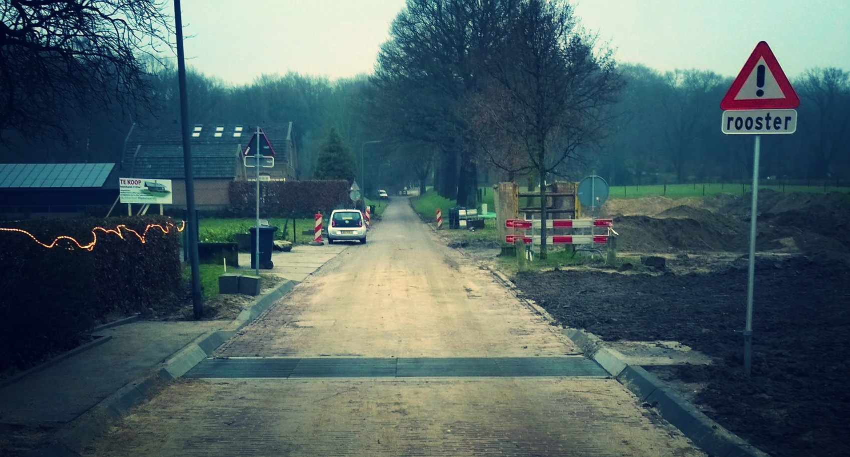 De roostergoot in de Lentsesteeg om het afstromende hemelwater vanaf Veluwe af te vangen.