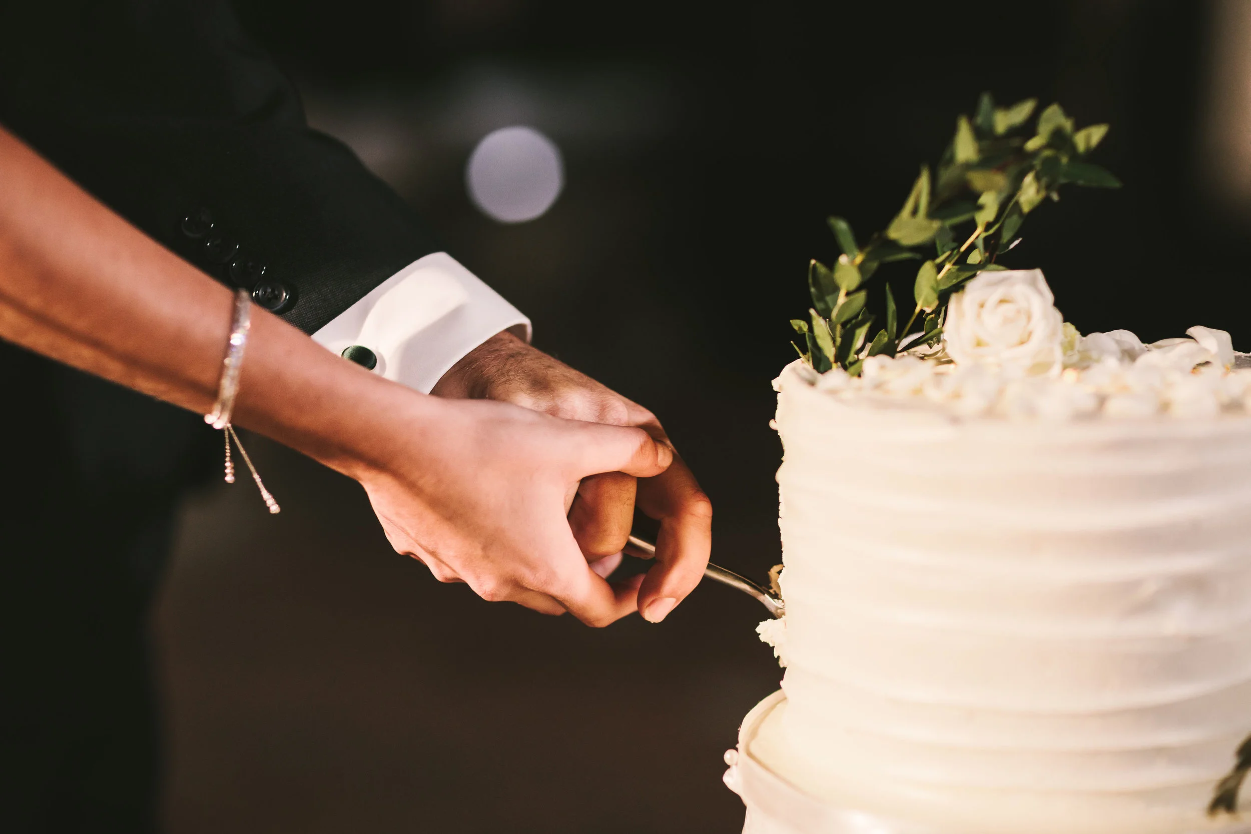 Wedding-cake-in-tuscany.jpg