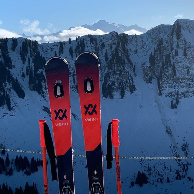 What a day to try out my new skis, and have a Christmas ski with the family. Merry Christmas everyone!! -
-
#voelklskis #markerbindings #dalbello #bolle #bolle_eyewear