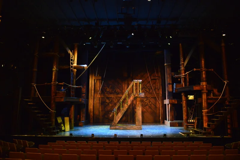 2016_OP_Hunchback_Set-Photos_DSC4605-711.jpg