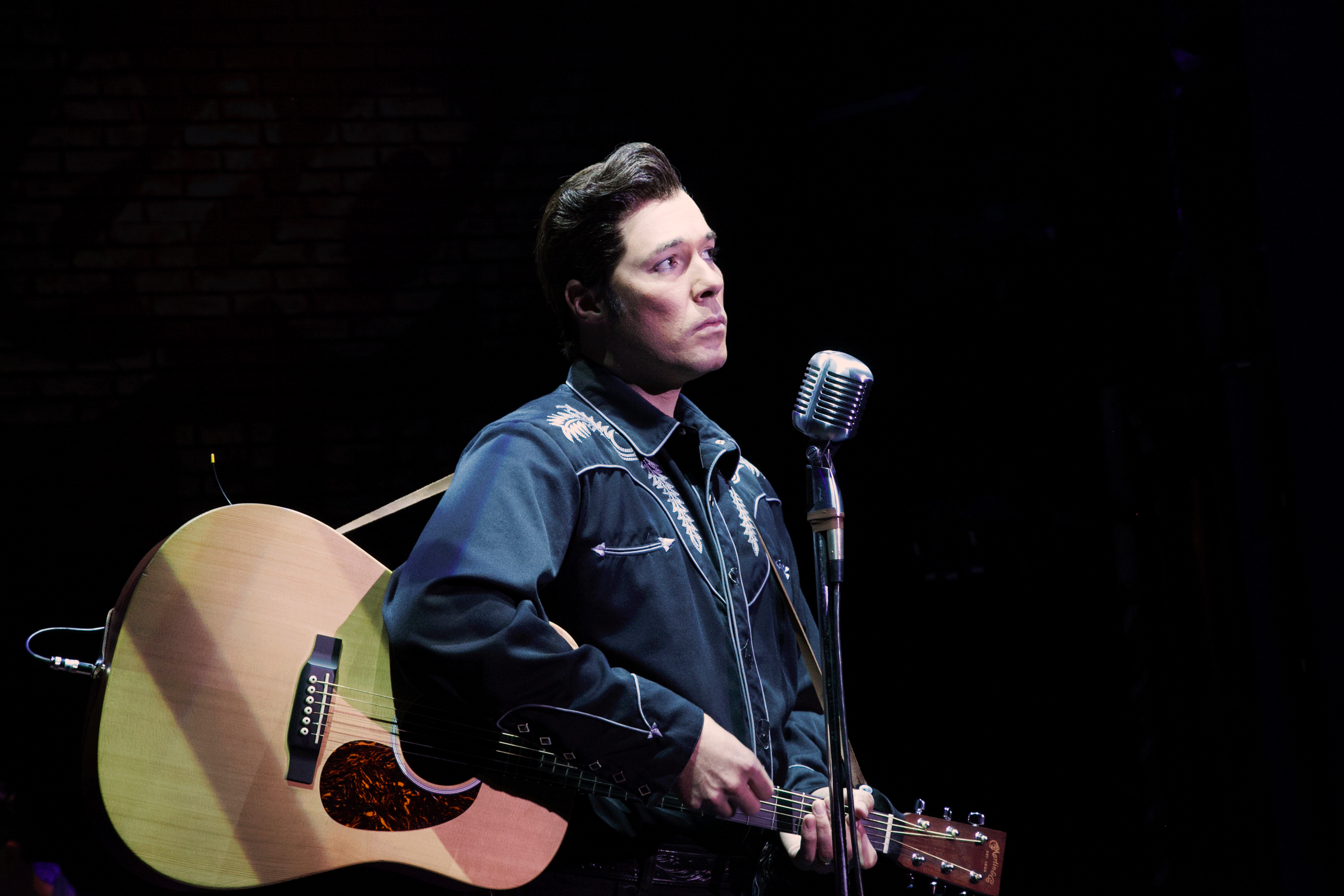 2015_OP_MDQ_Scott-Moreau_as_Johnny-Cash_photo-by_Jay-Goldsmith_MG_4352_RGB.gif