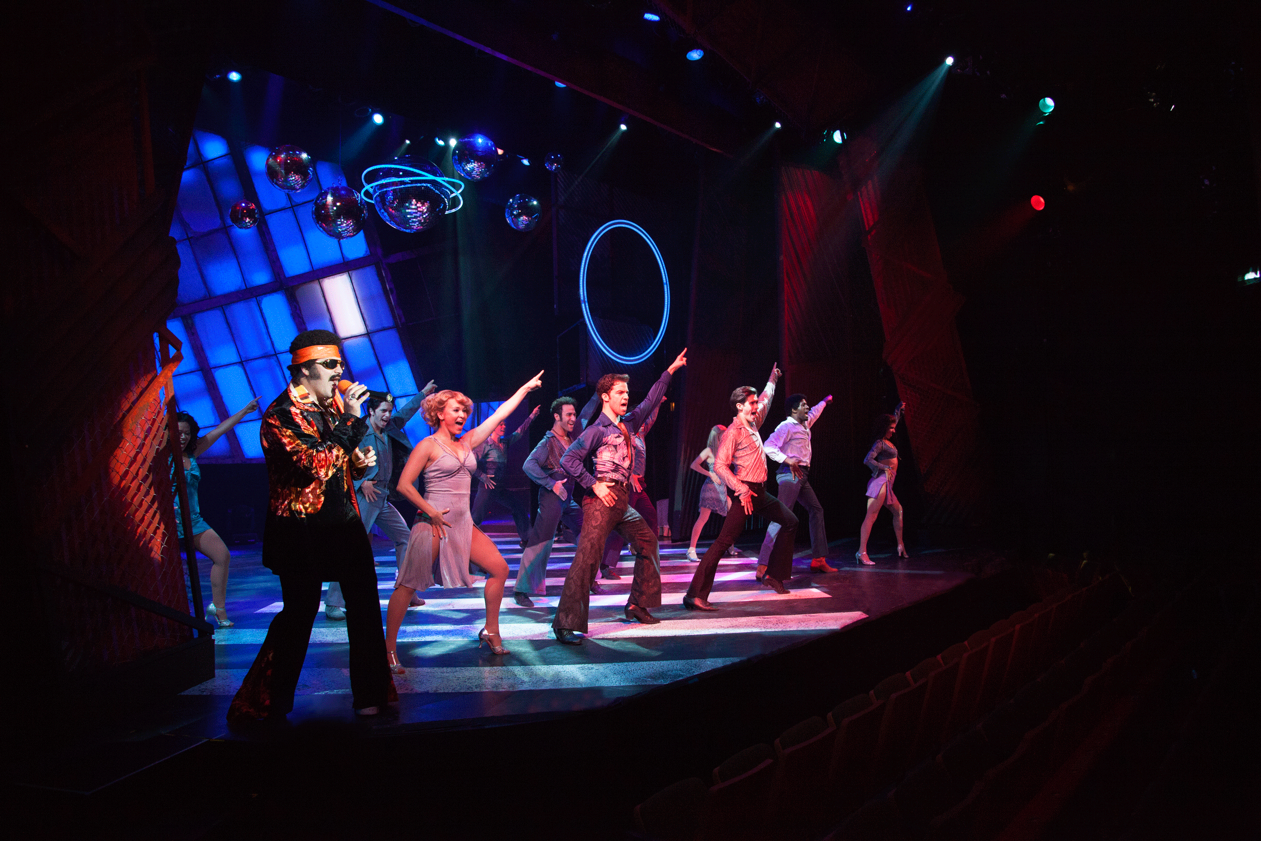 2015_OP_Saturday-Night-Fever_Act-1_photo-by_Jay-Goldsmith_MG_8237_RGB.gif