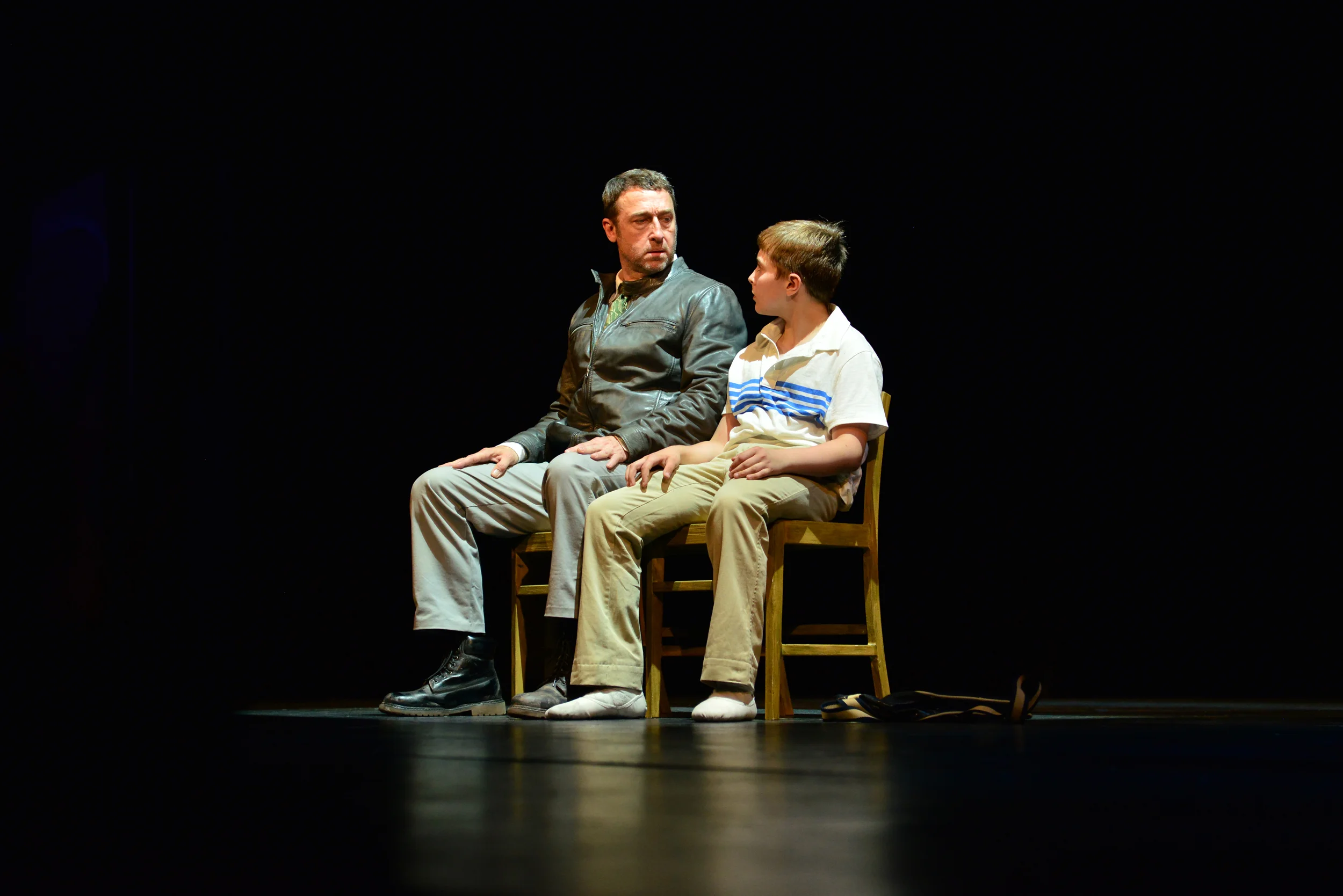 2014_OP_Billy-Elliot_Armand-Schultz_as_Dad_Noah-Parets_as_Billy_photo-by_Gary-Ng_RGB_01.jpg
