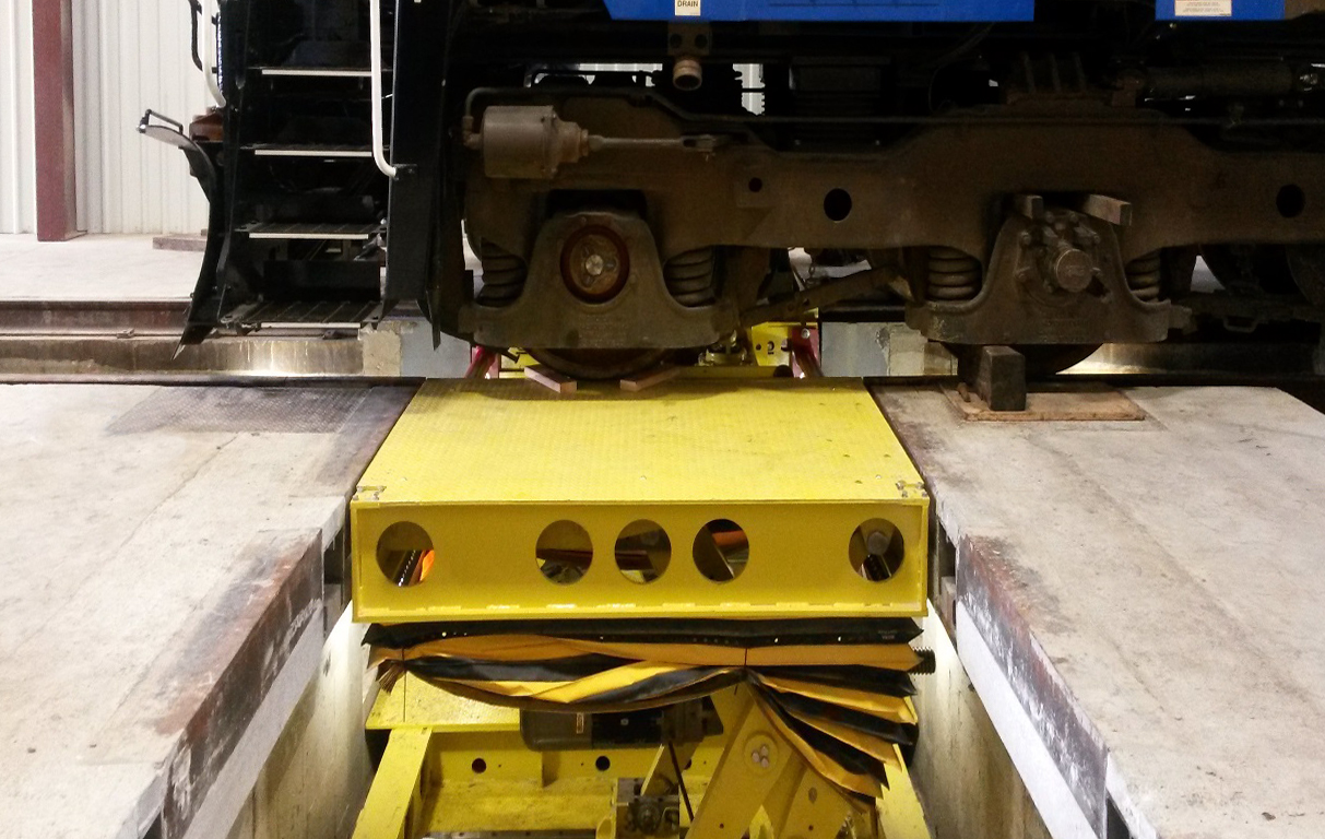 038 MAC Scissor Lift - Loco on table.jpg